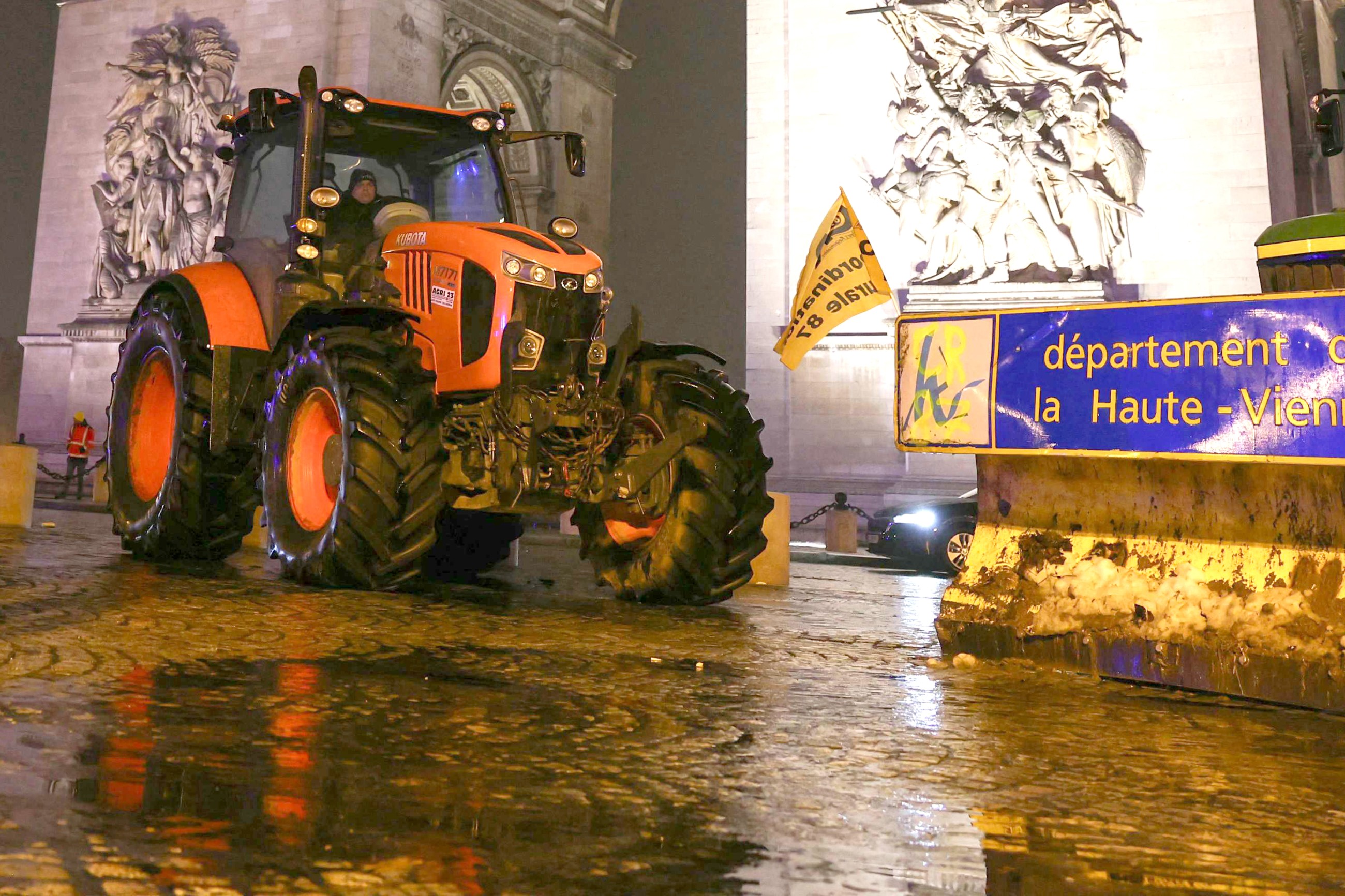 Farmers enter Paris on tractors in protest at trade deal