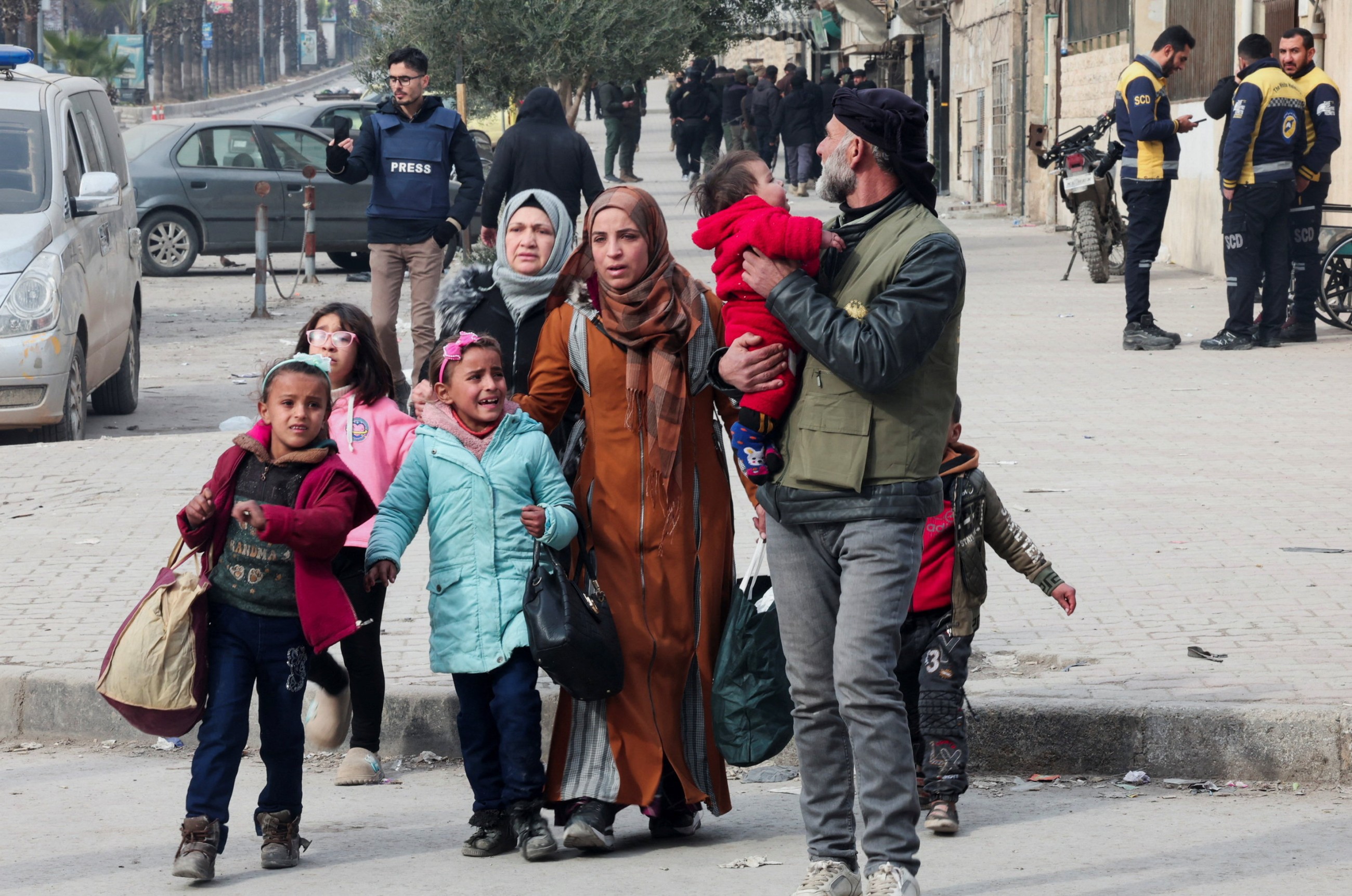 Fighting continues for third days as thousands more Syrians flee Kurdish areas