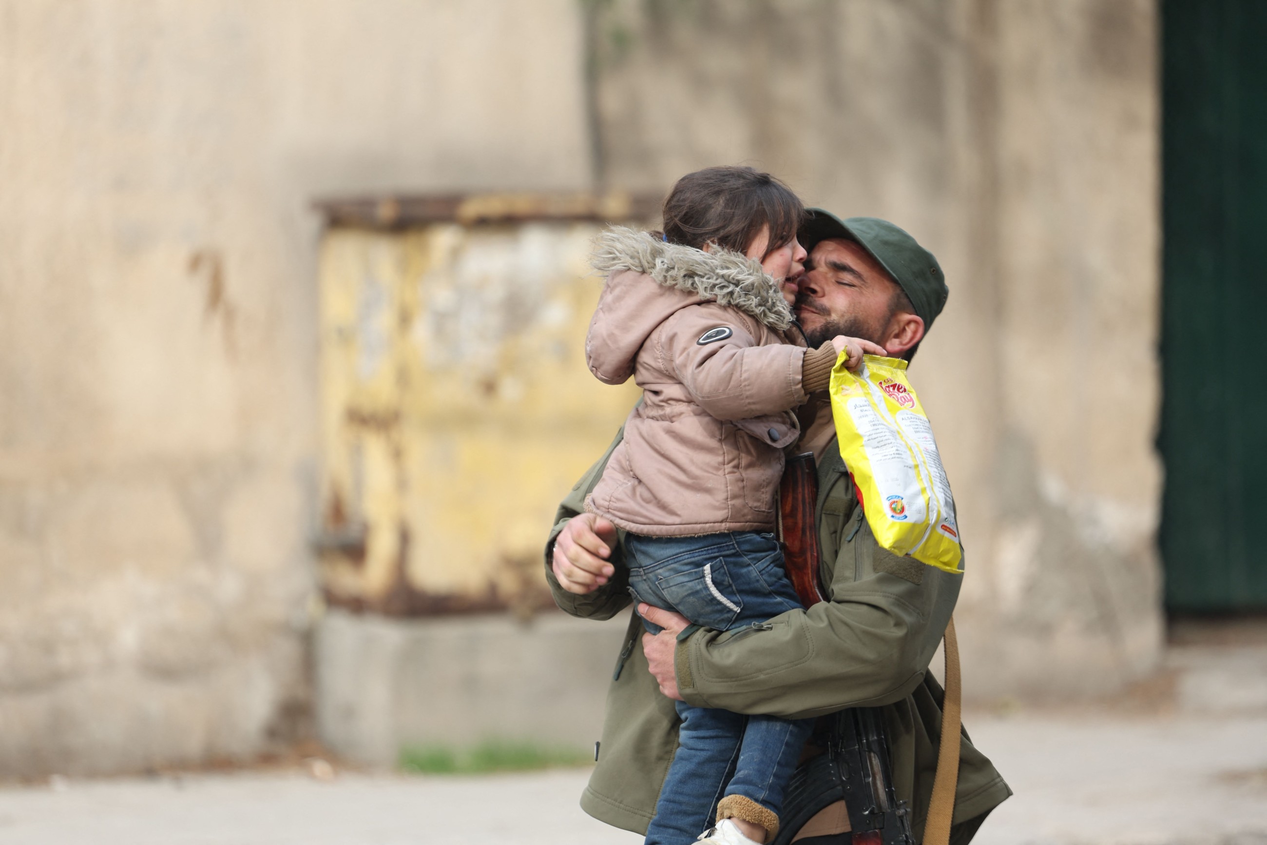 Fighting continues for third days as thousands more Syrians flee Kurdish areas