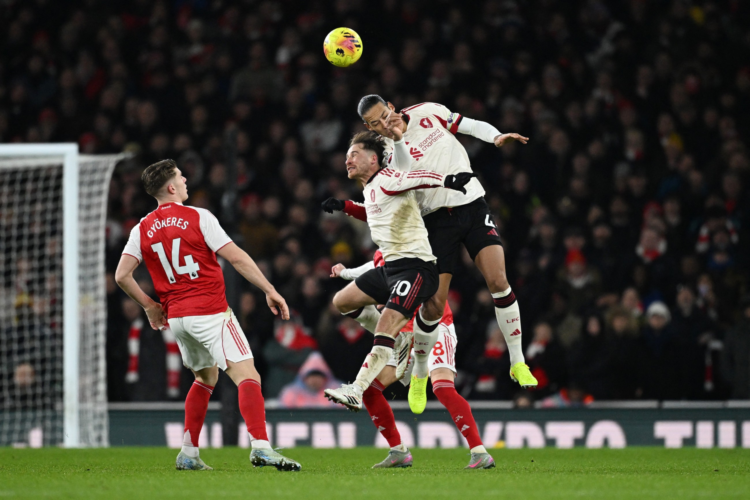 Arsenal miss chance to stretch  lead in Liverpool stalemate