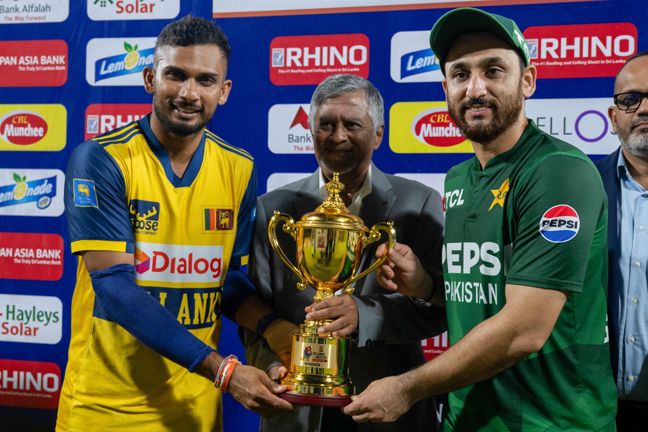 Sri Lanka seal gritty win over Pakistan to level T20 series