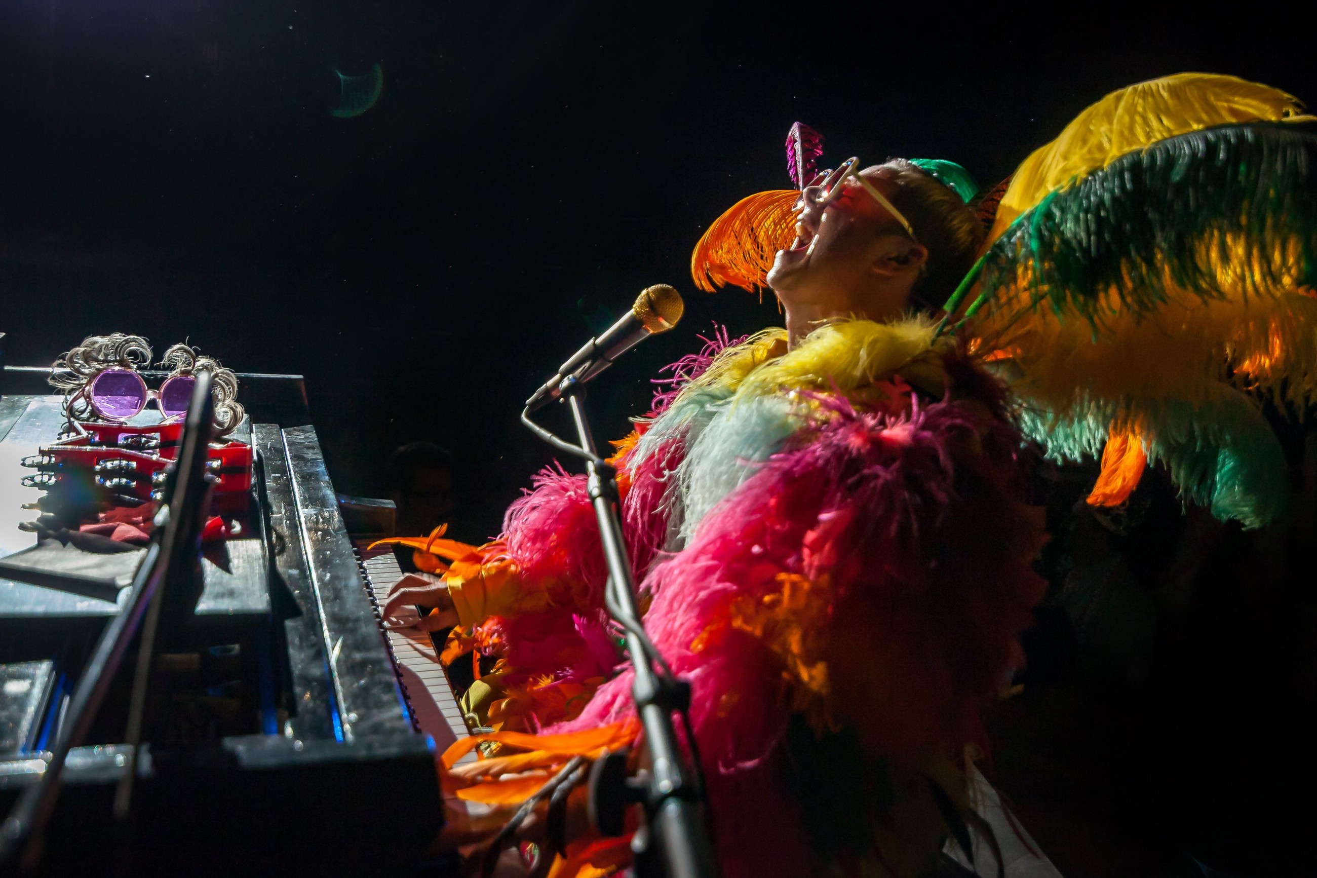 Elton John gives tribute to Rus Anderson at Rivers Casino Pittsburgh