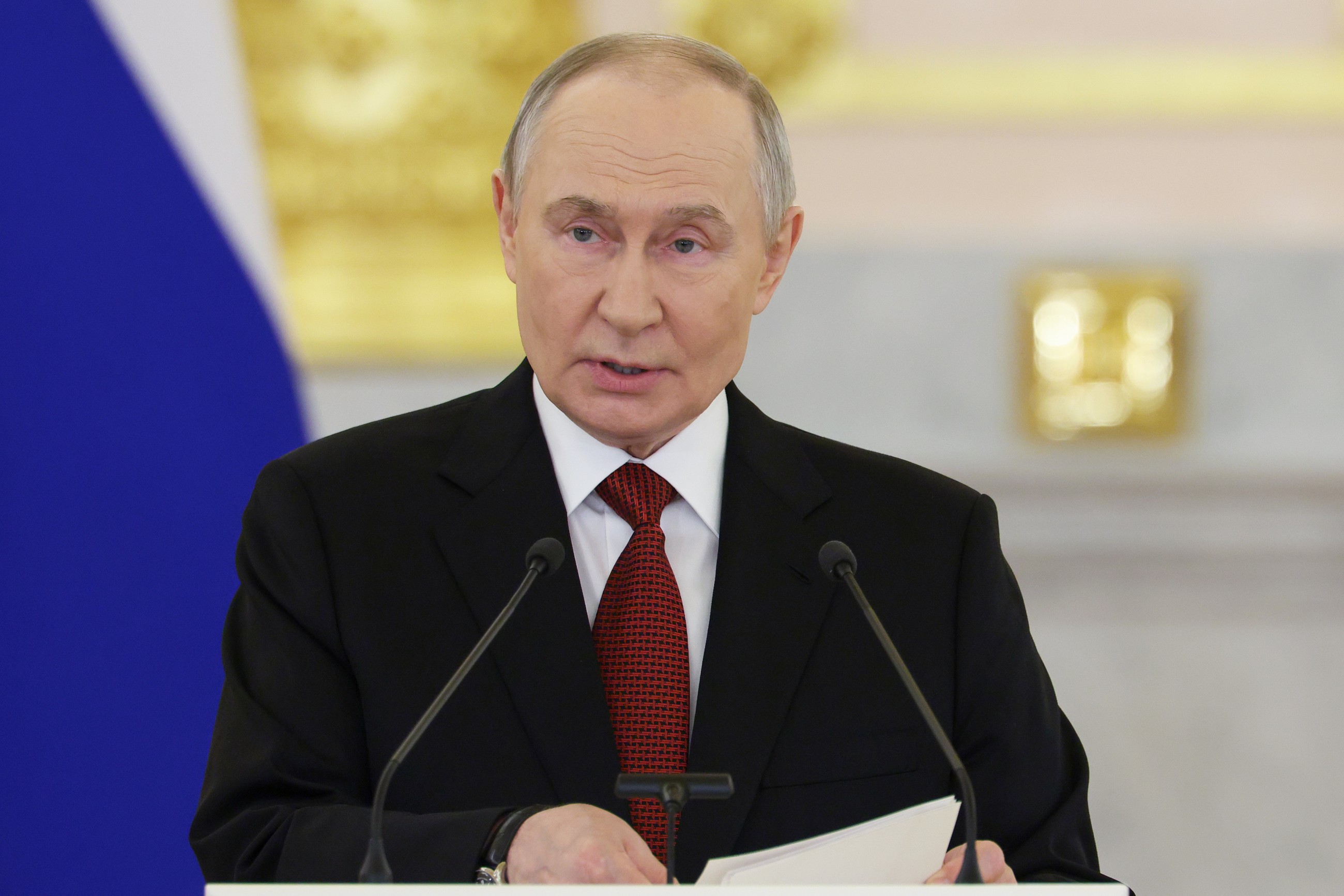 Putin speaks to Israel, Iran leaders to help 'de-escalate'
