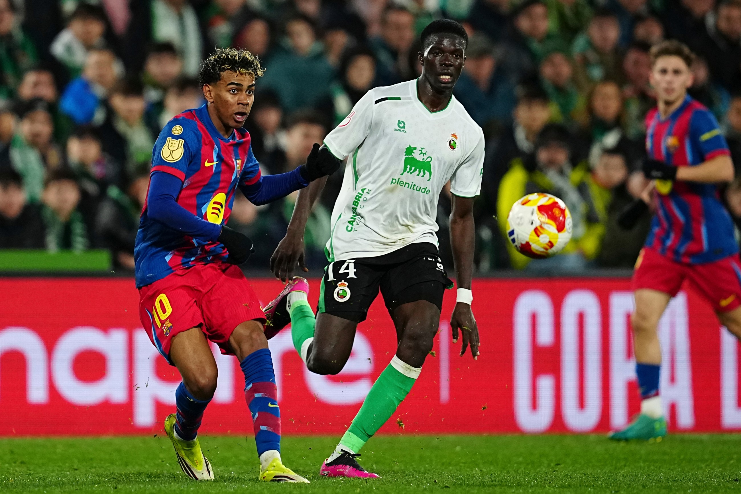 Barcelona edge past Santander to reach Copa del Rey quarters