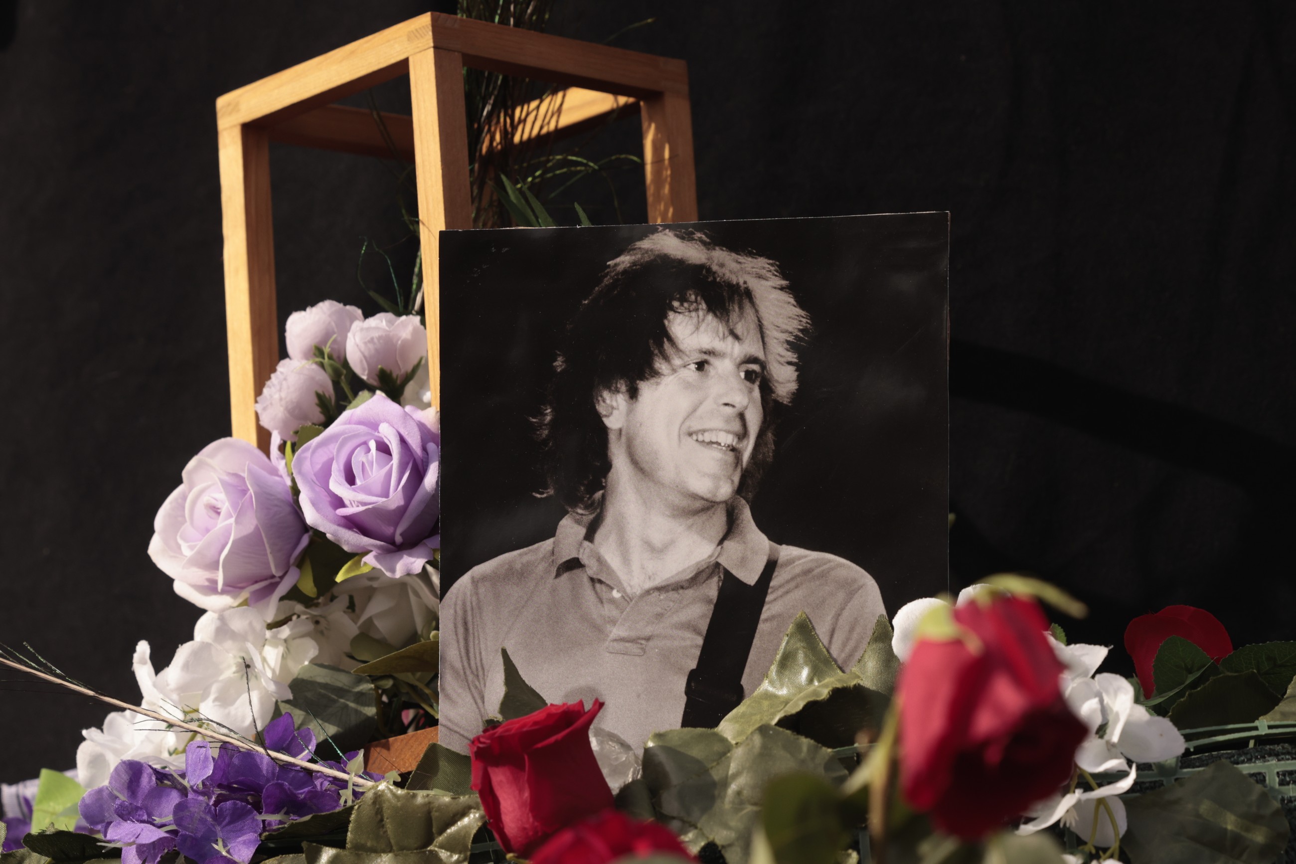 Thousands of fans celebrate life of legendary Grateful Dead guitarist Bob Weir in San Francisco