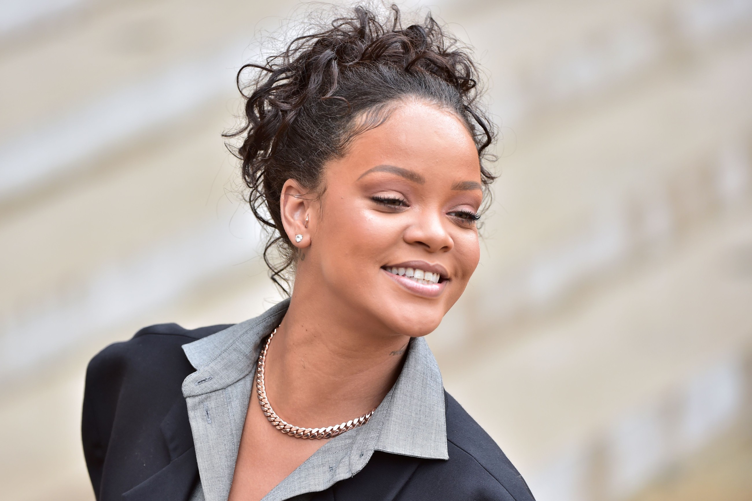 Rihanna gets hit by closing door during New York City outing