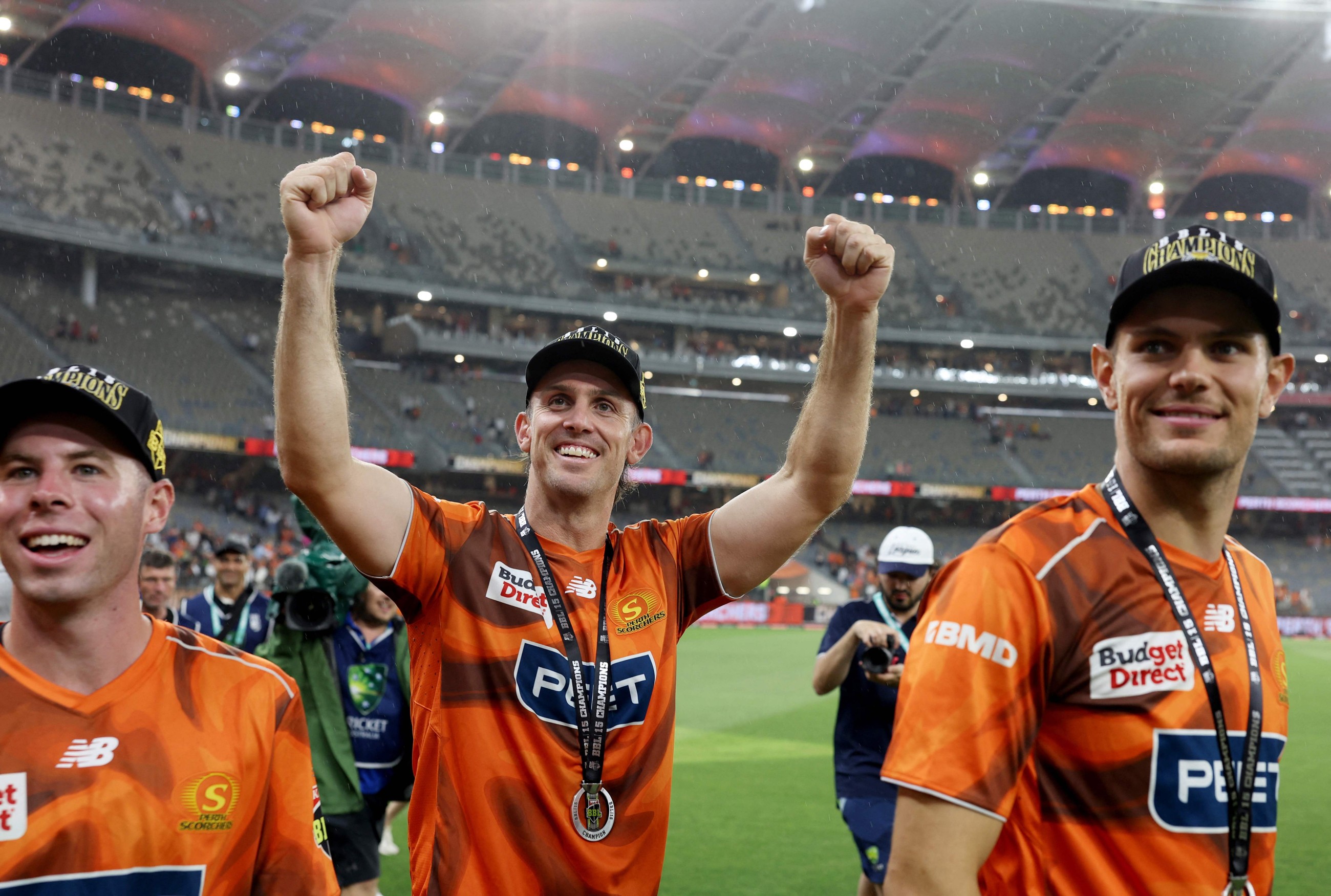 Perth Scorchers win sixth BBL title after trouncing Sydney Sixers