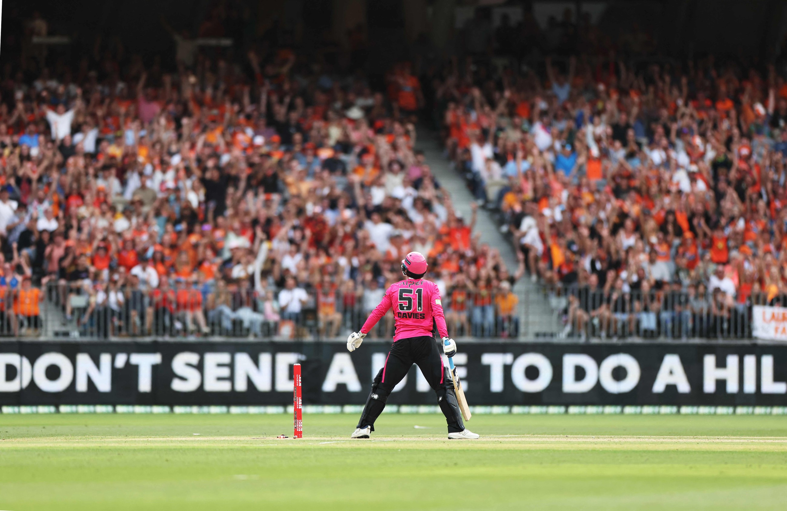 Perth Scorchers win sixth BBL title after trouncing Sydney Sixers