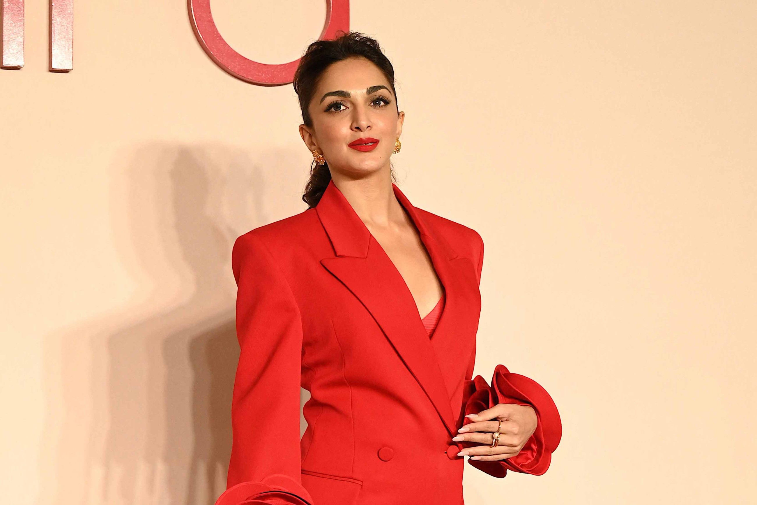 Kiara Advani turns heads with hot red lipstick, fans speculate &lsquo;lip filler&rsquo;