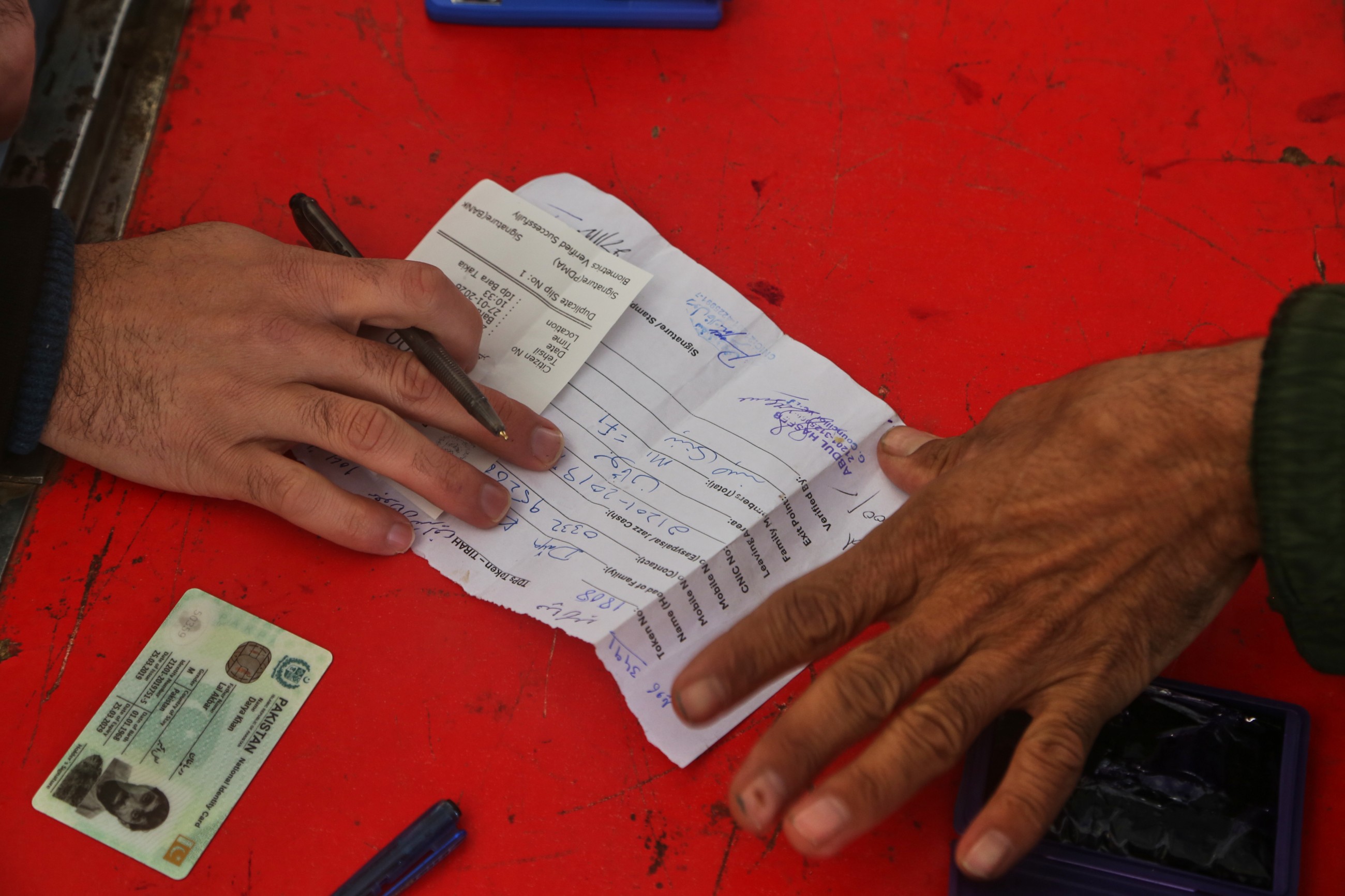 Thousands flee northwest Pakistan after mosques warn of possible military action