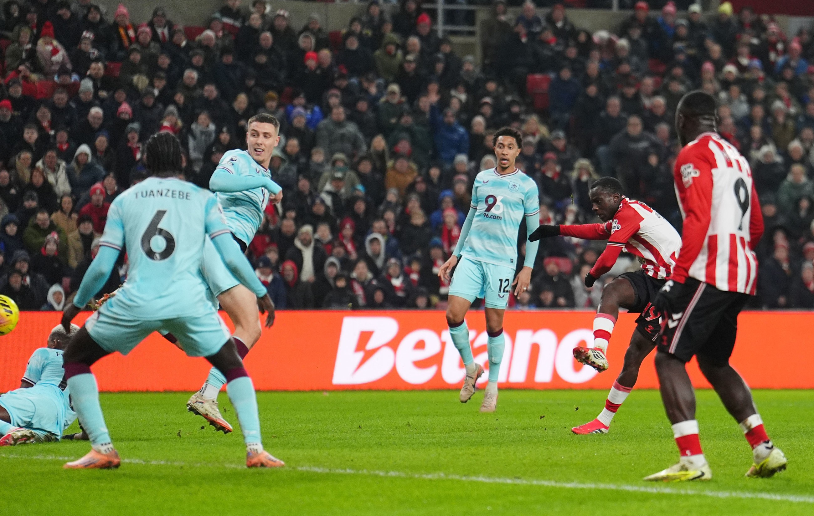 Sunderland rout hapless Burnley as possible place in Europe beckons