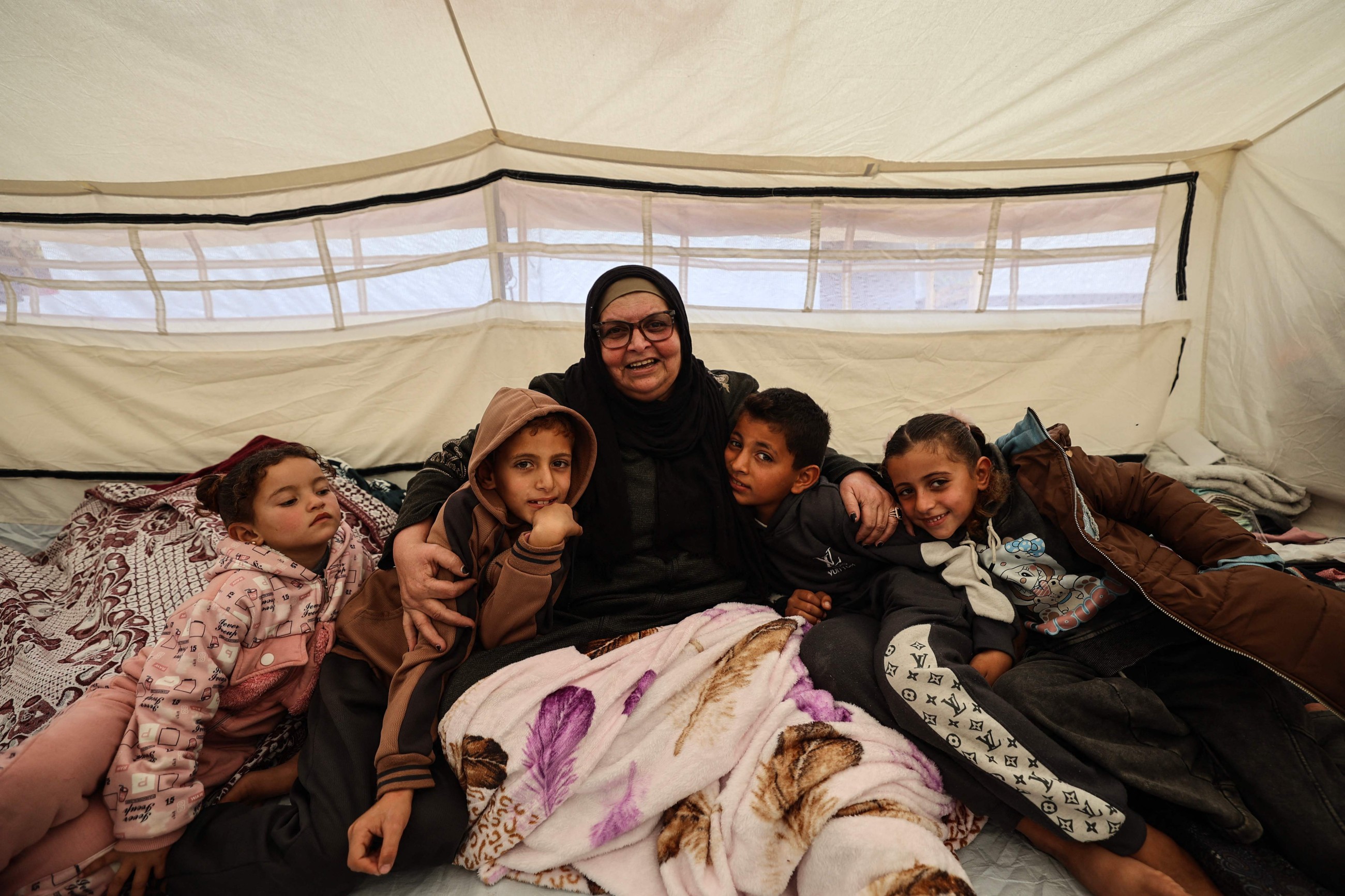 Tearful Gazans finally reunite after limited Rafah reopening