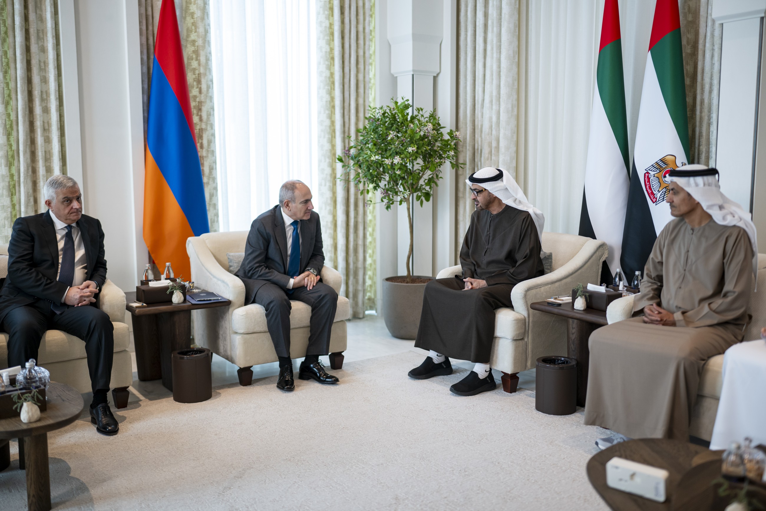 President meets Armenia PM, praises him for historic peace deal with Azerbaijan