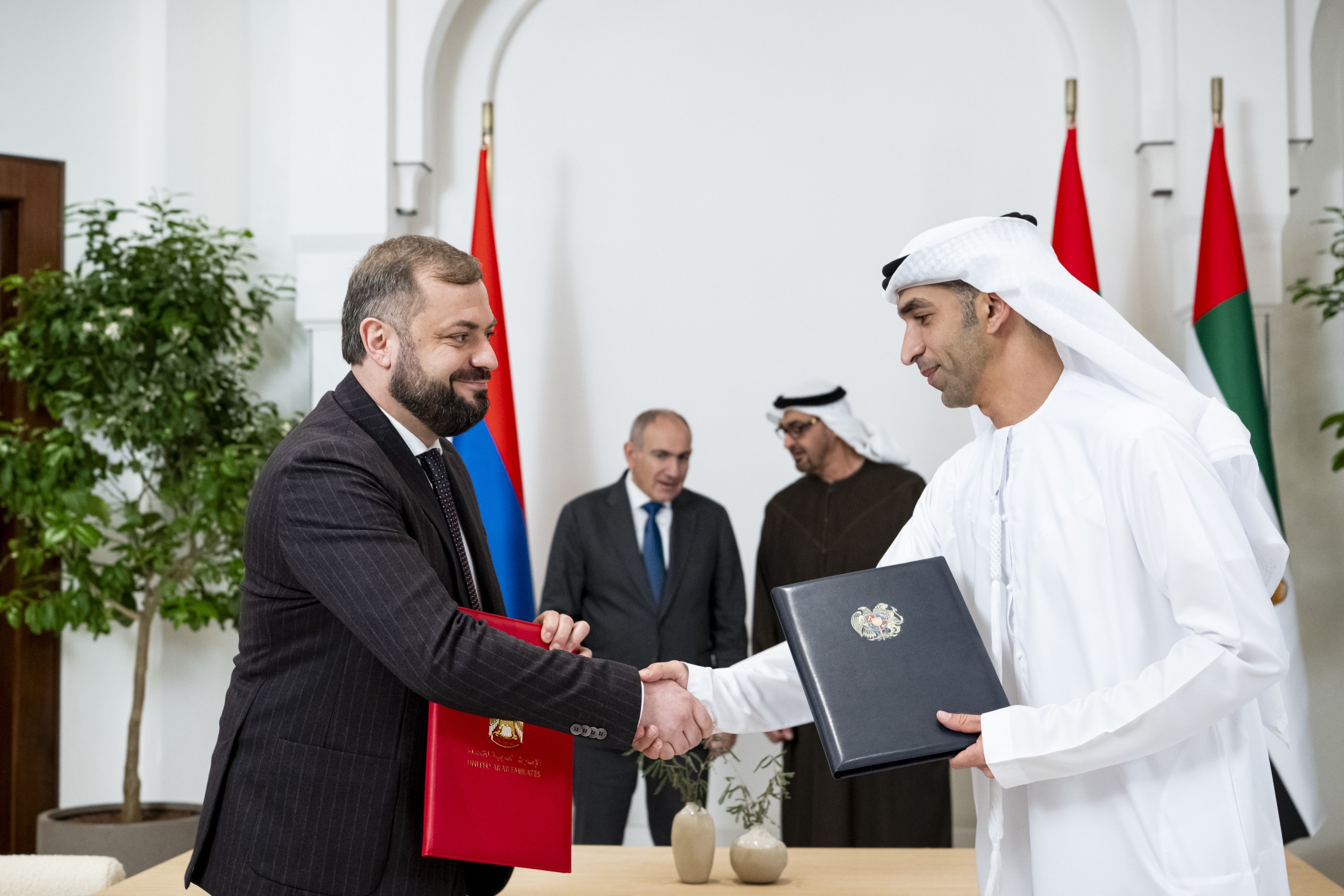 President meets Armenia PM, praises him for historic peace deal with Azerbaijan