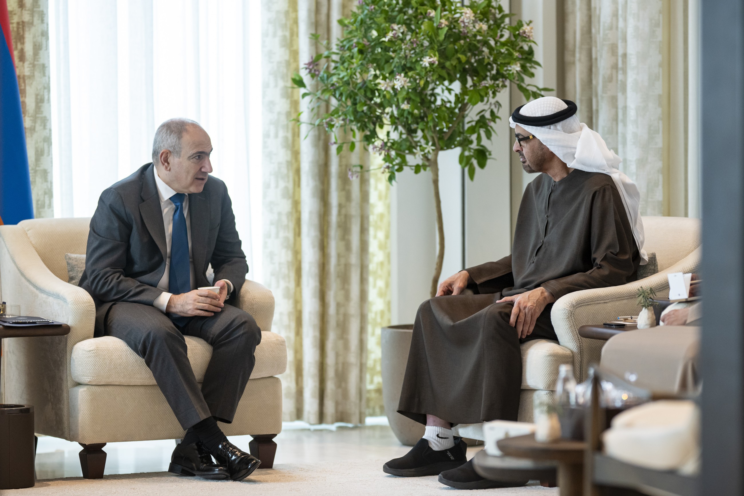 President meets Armenia PM, praises him for historic peace deal with Azerbaijan