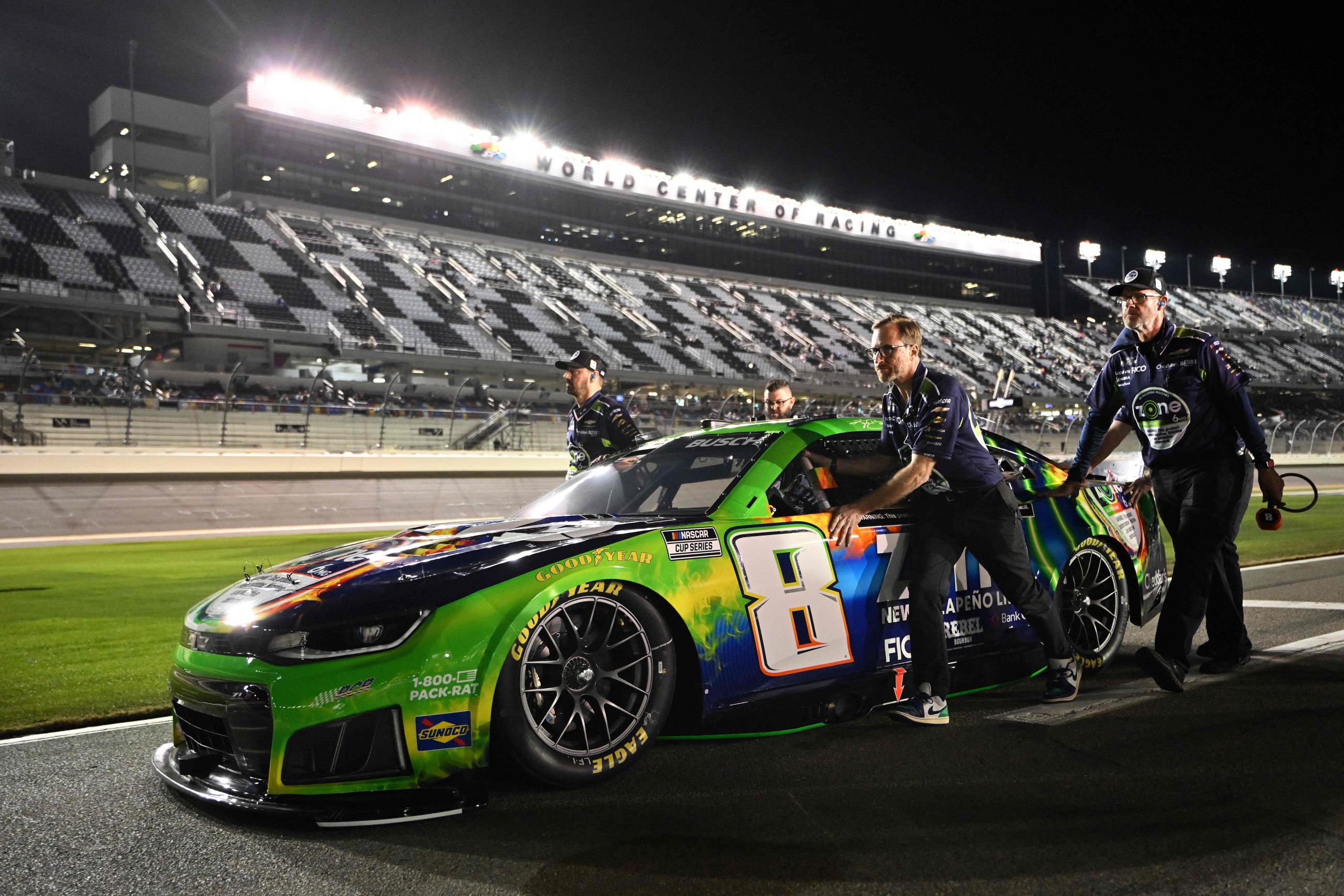 Kyle Busch wins pole for Daytona 500 in 21st attempt