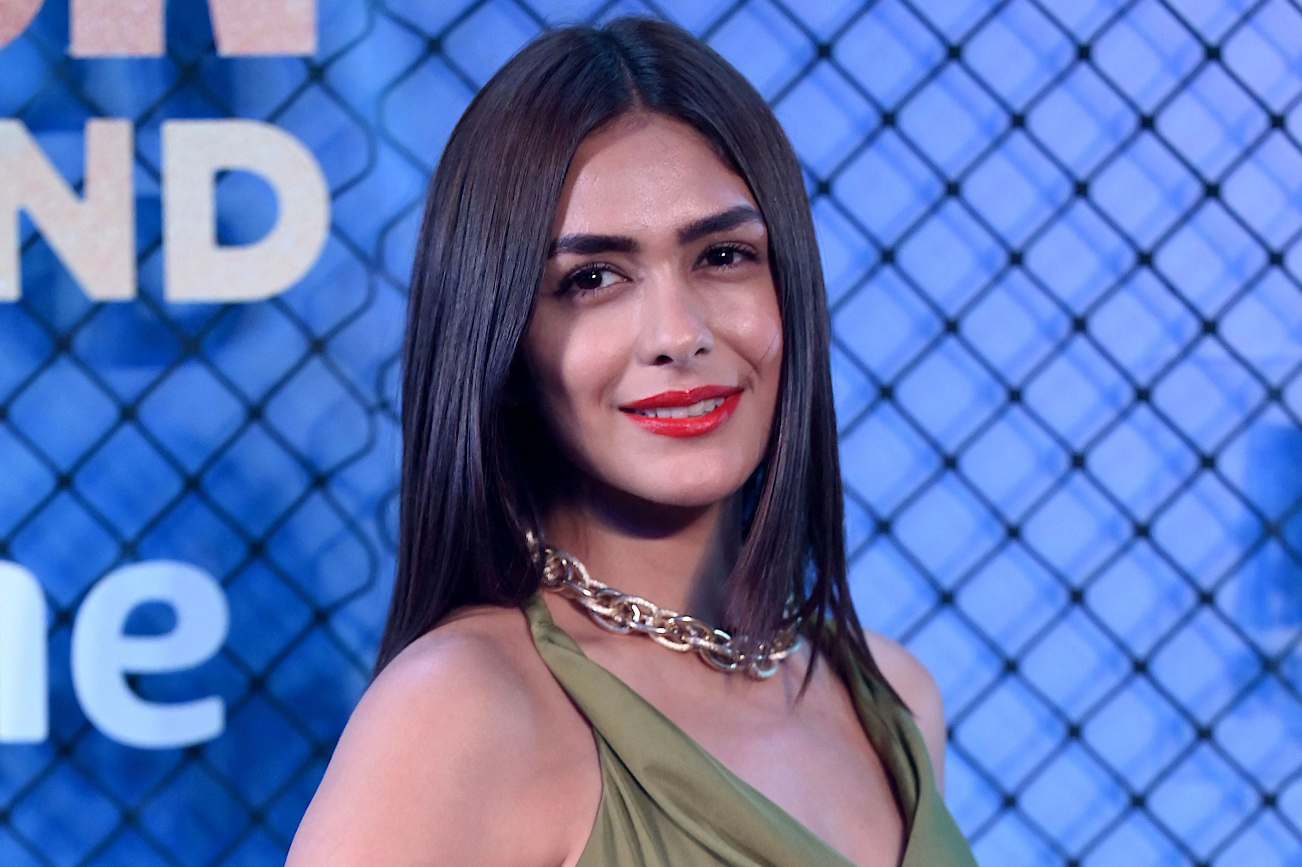 Mrunal Thakur talks about the biggest challenge love faces in modern times