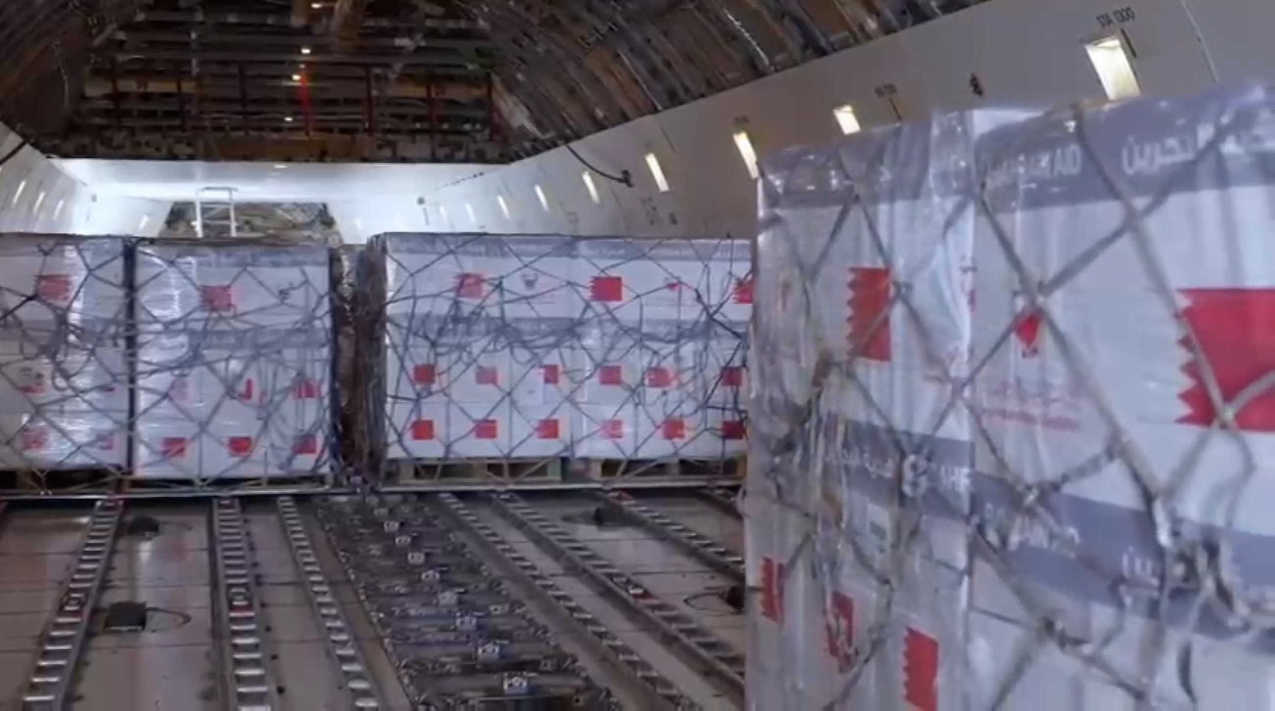 UAE, Bahrain jointly dispatch urgent 100 tonnes of aid to Gaza Strip