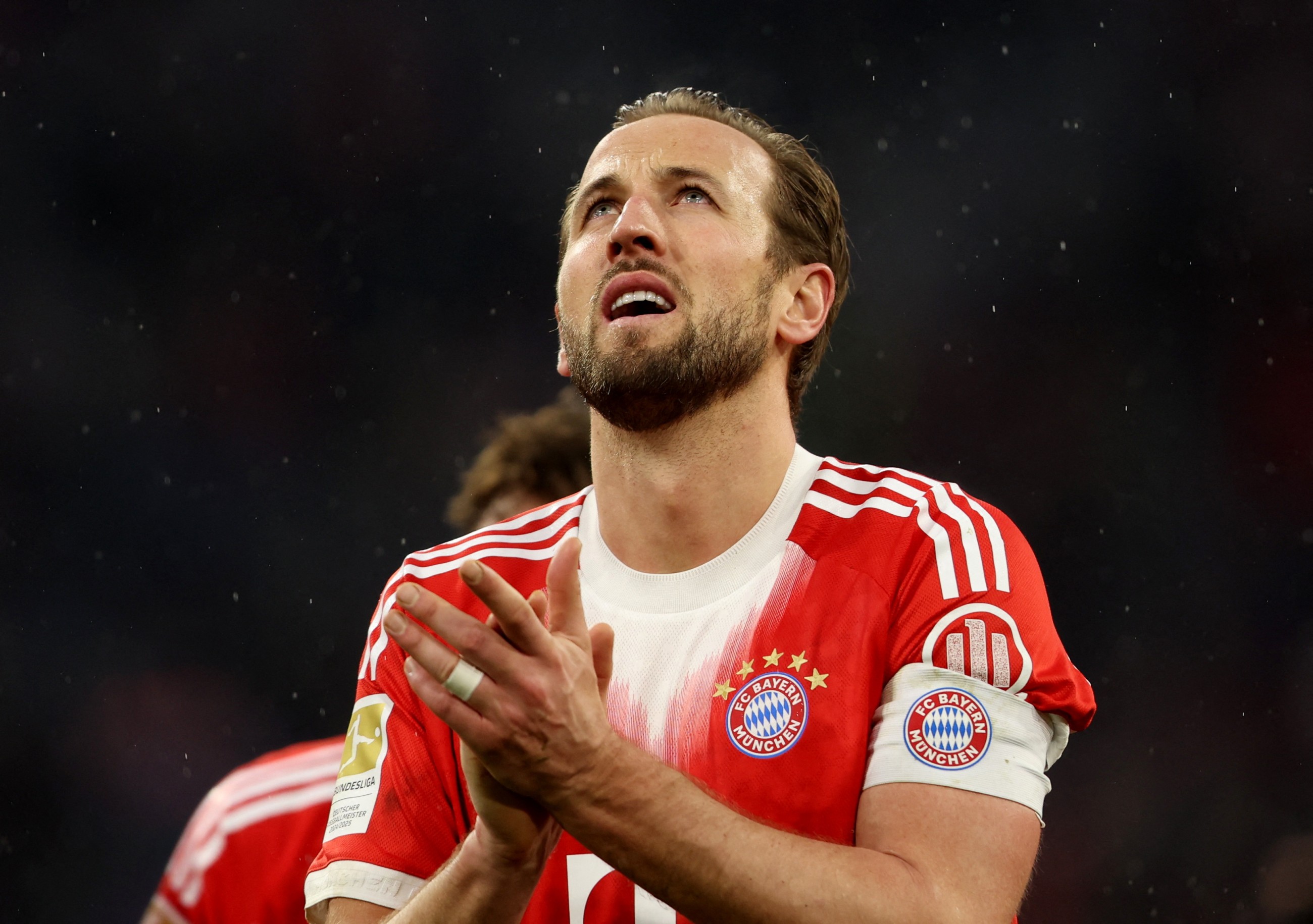 Kane nets double as Bundesliga leaders Bayern beat Frankfurt