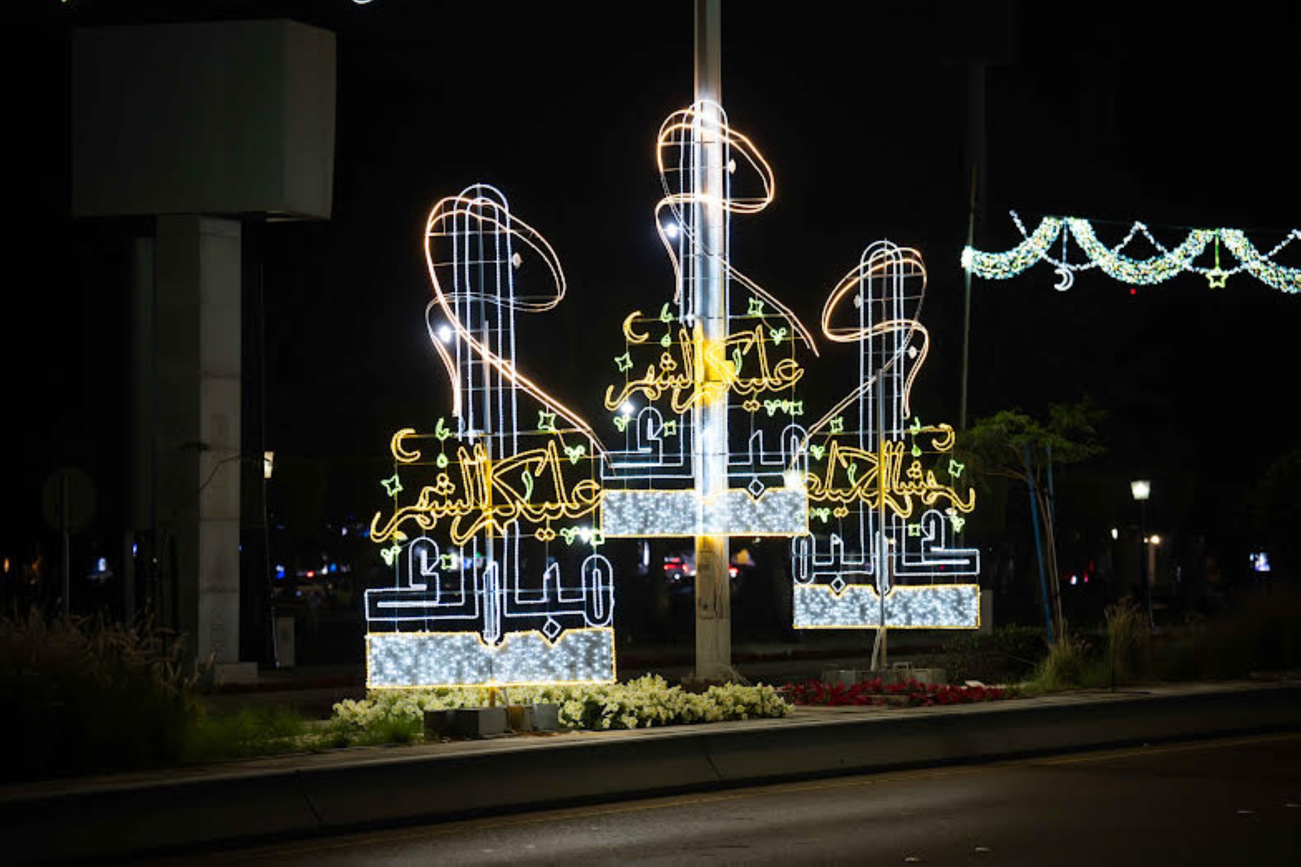 Abu Dhabi adorns streets, bridges with over 5,200 illuminated installations