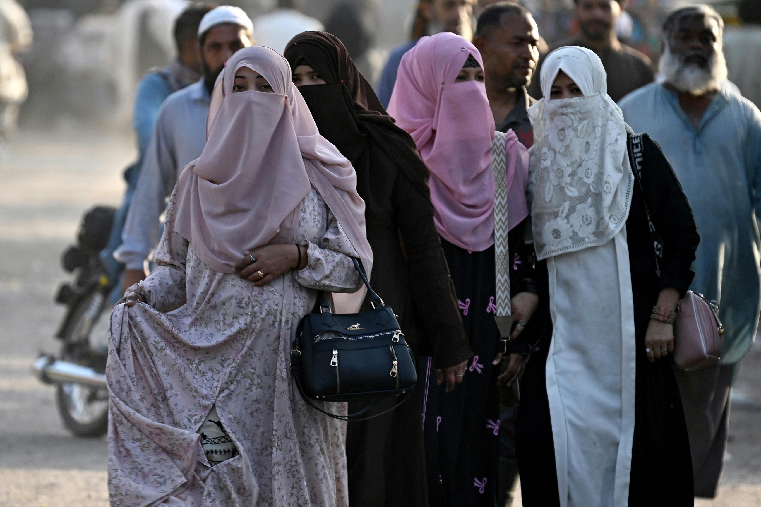 'I will go:' Bengalis living in Pakistan optimistic for family reunions