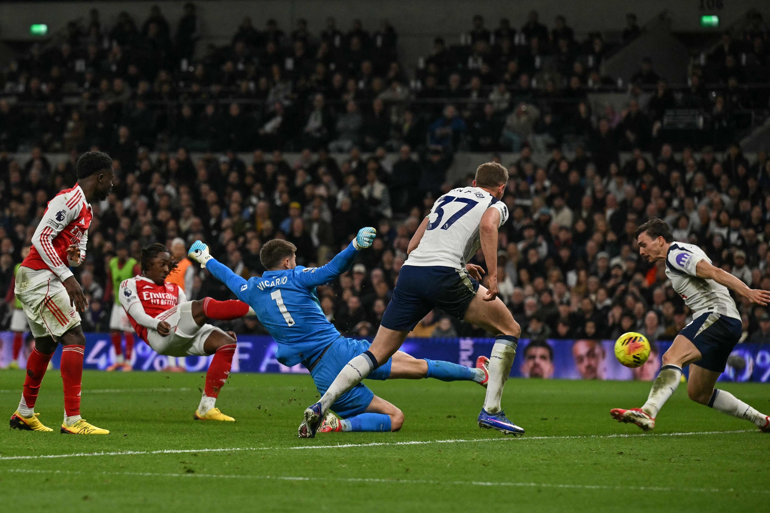 Arsenal thrash Spurs to keep five-point Premier League lead