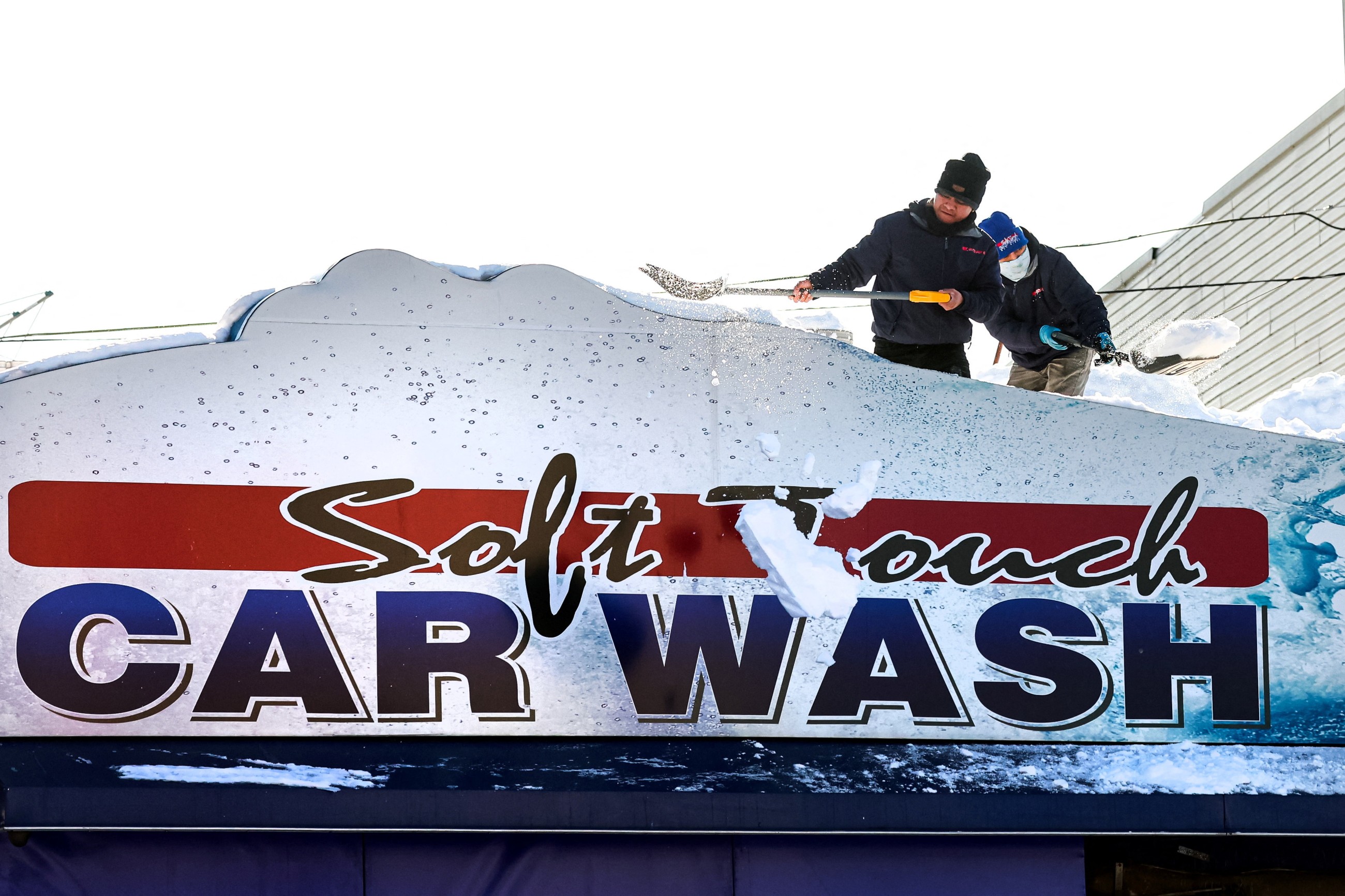 Snow havoc keeps millions at home in US