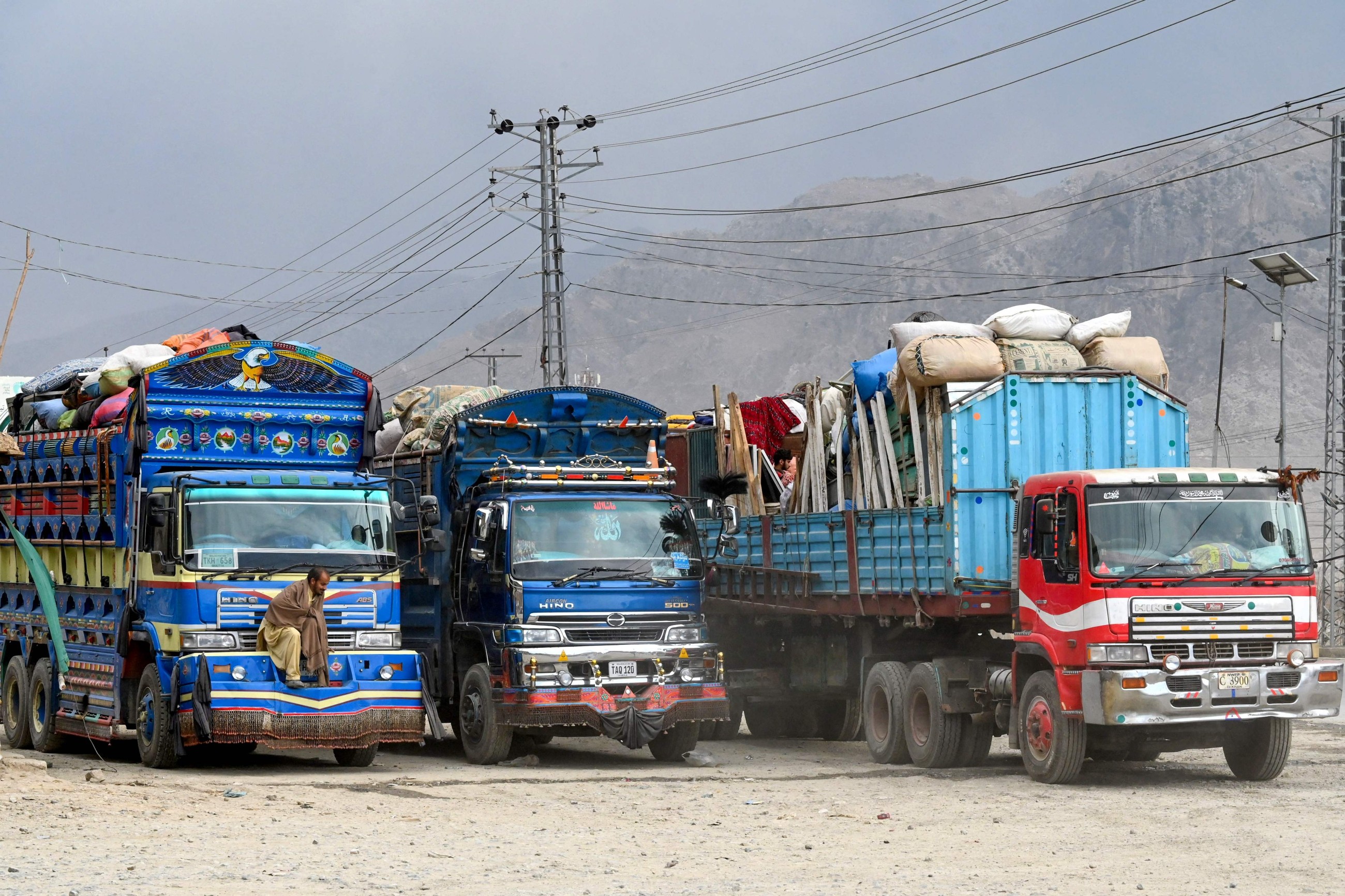 Afghan returnees, residents fear violence at key Pakistan crossing