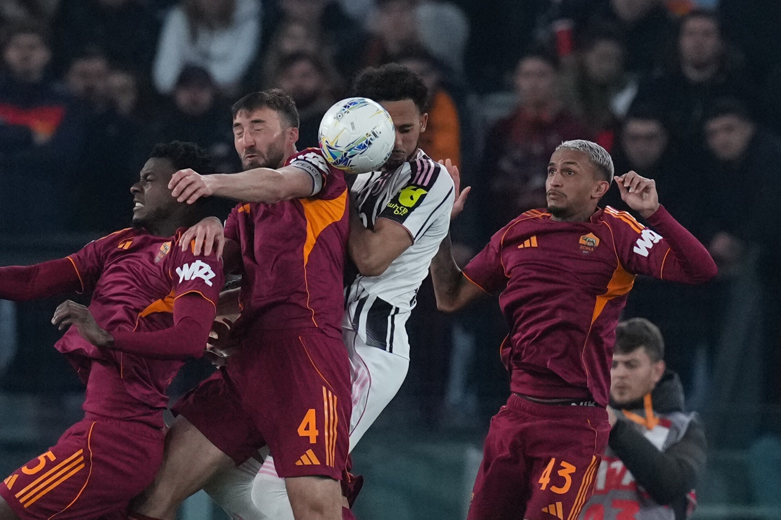 Juve stay in Champions League hunt with last-gasp Roma draw