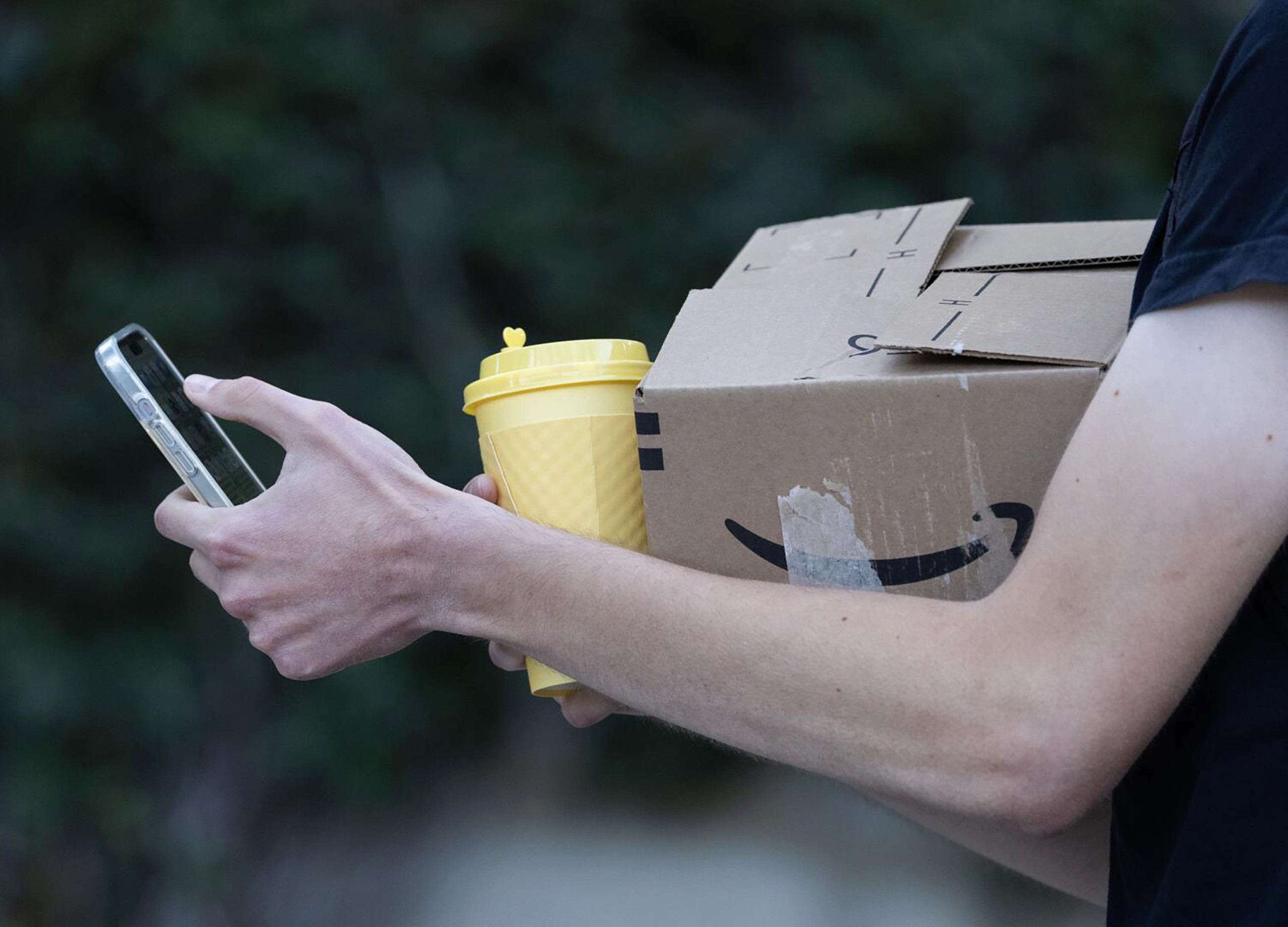 Influencers want to adopt the 'analog lifestyle' for 2026