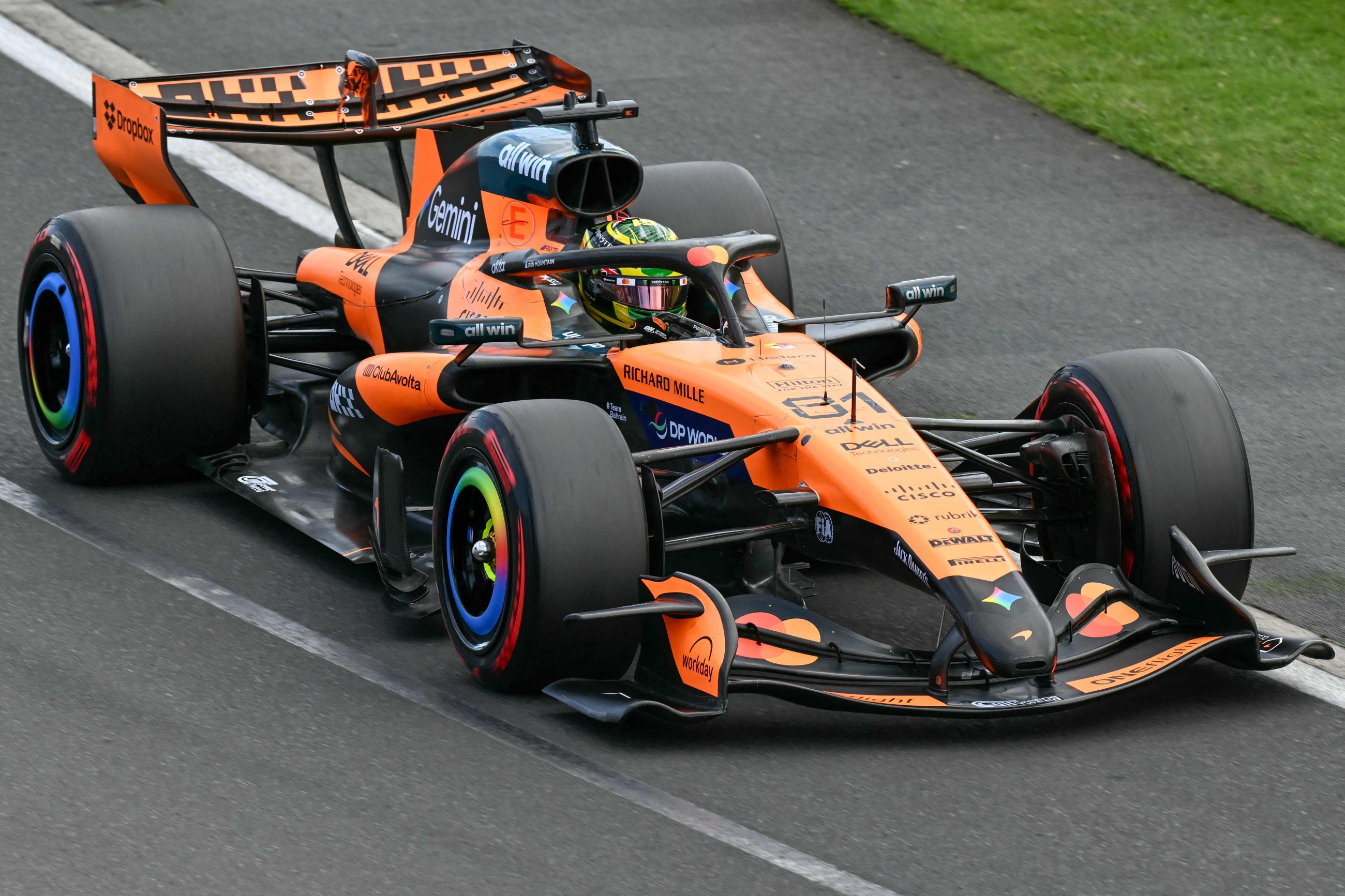 McLaren's Oscar Piastri crashes out before Australian GP