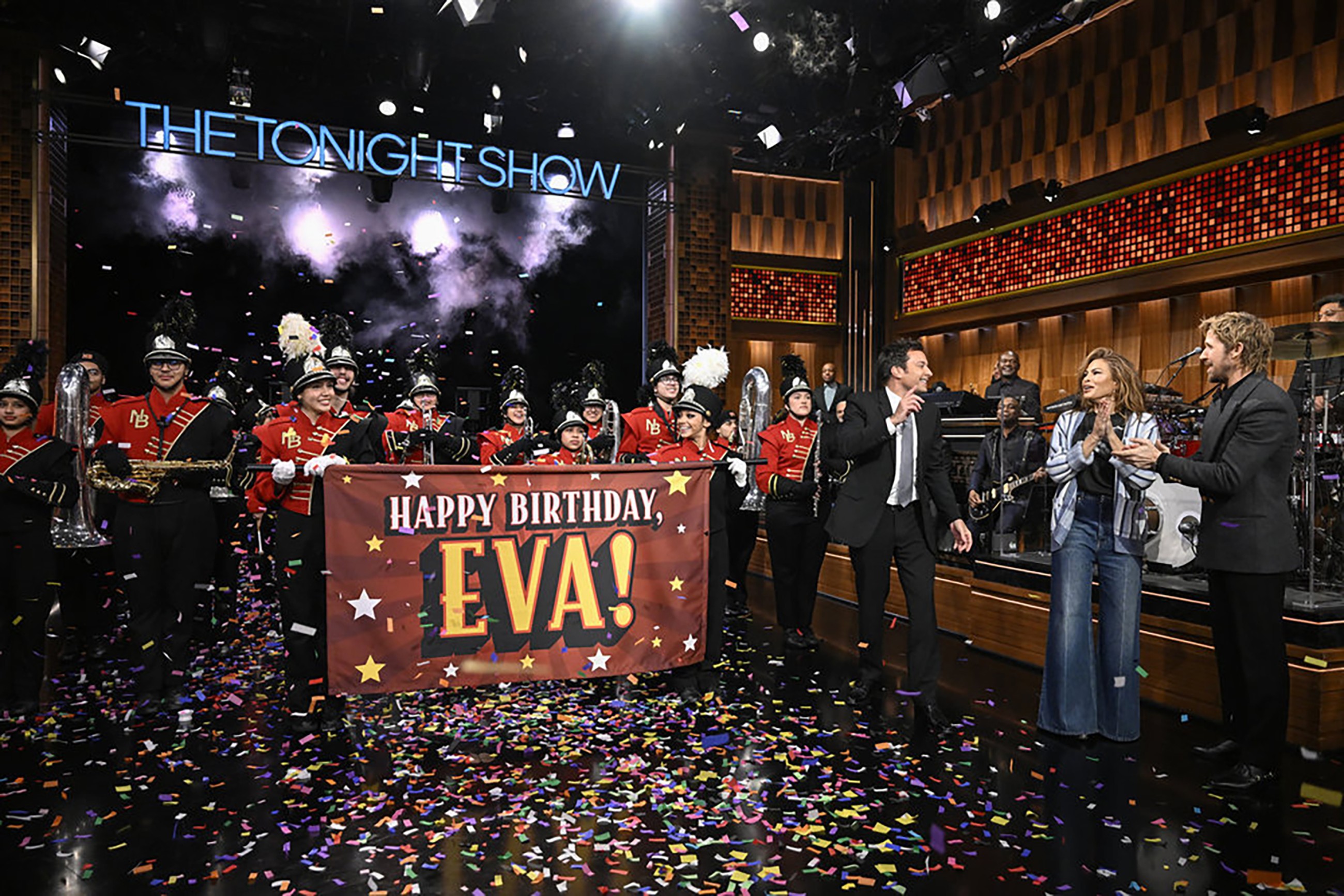 Ryan Gosling surprises Eva Mendes on Tonight Show