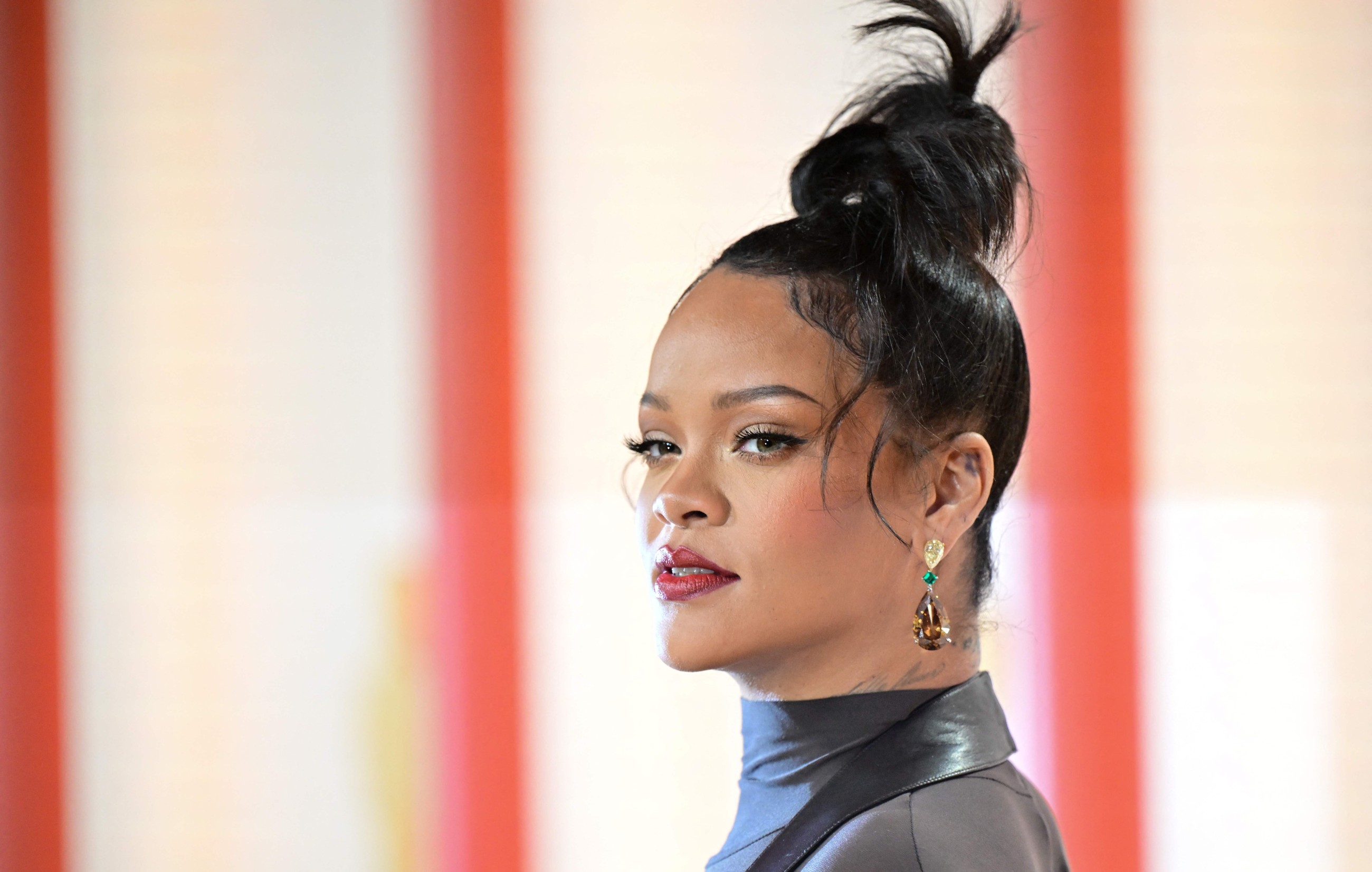 Singer Rihanna's LA mansion struck by gunfire