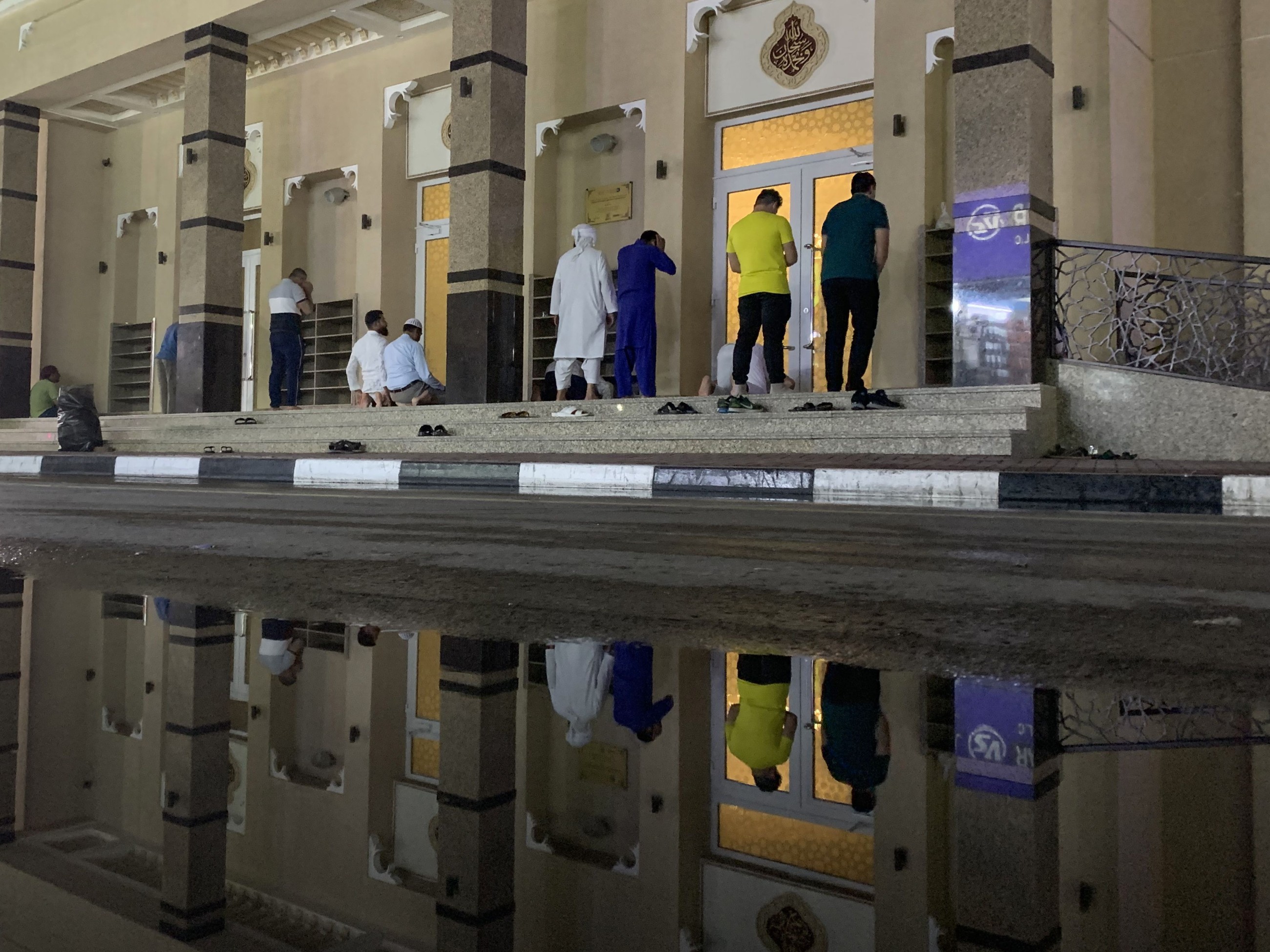 Dubai Police urge residents to avoid random parking in front of mosques