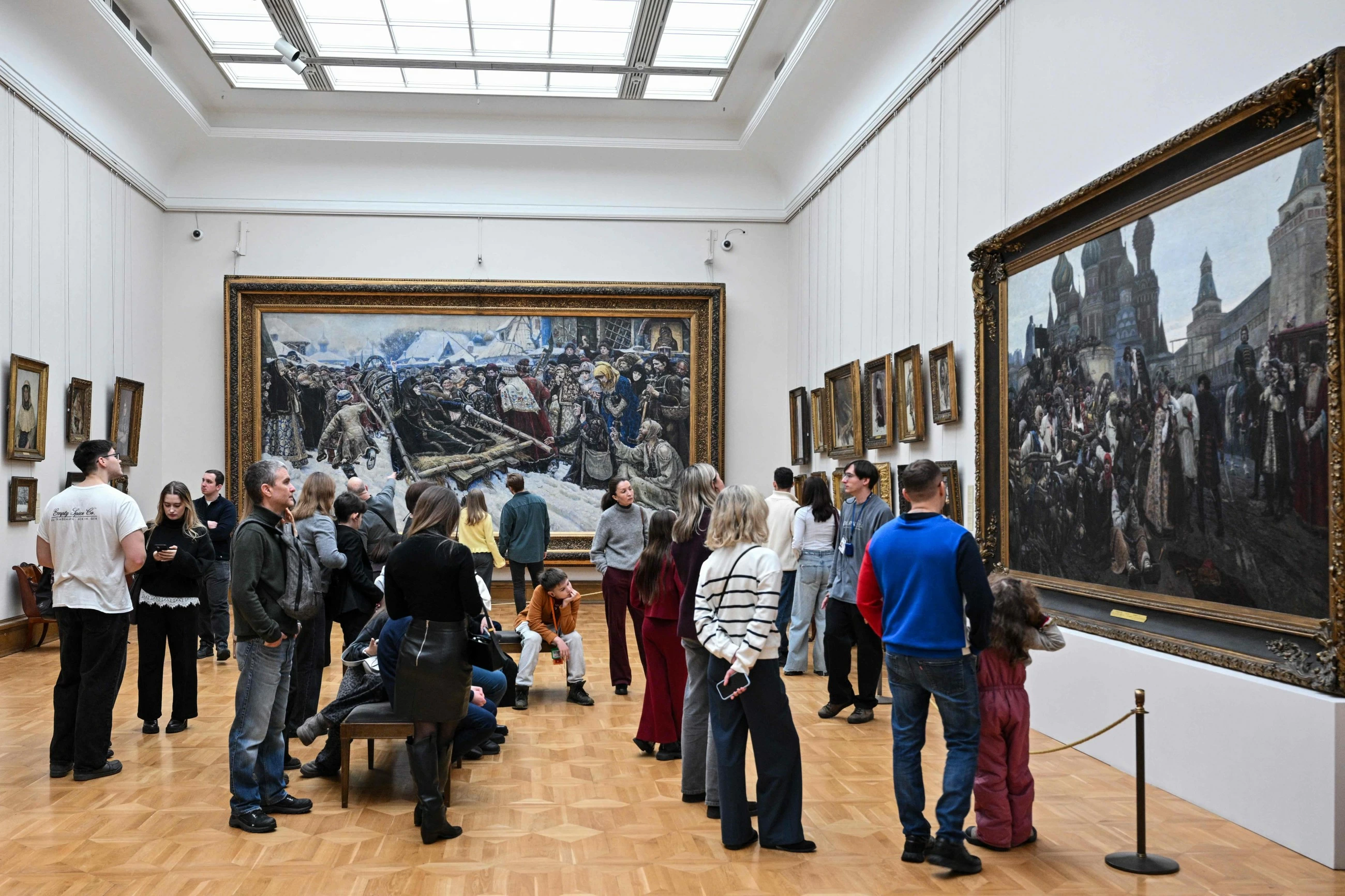 Muscovites turn to culture and art to detach from the reality of war