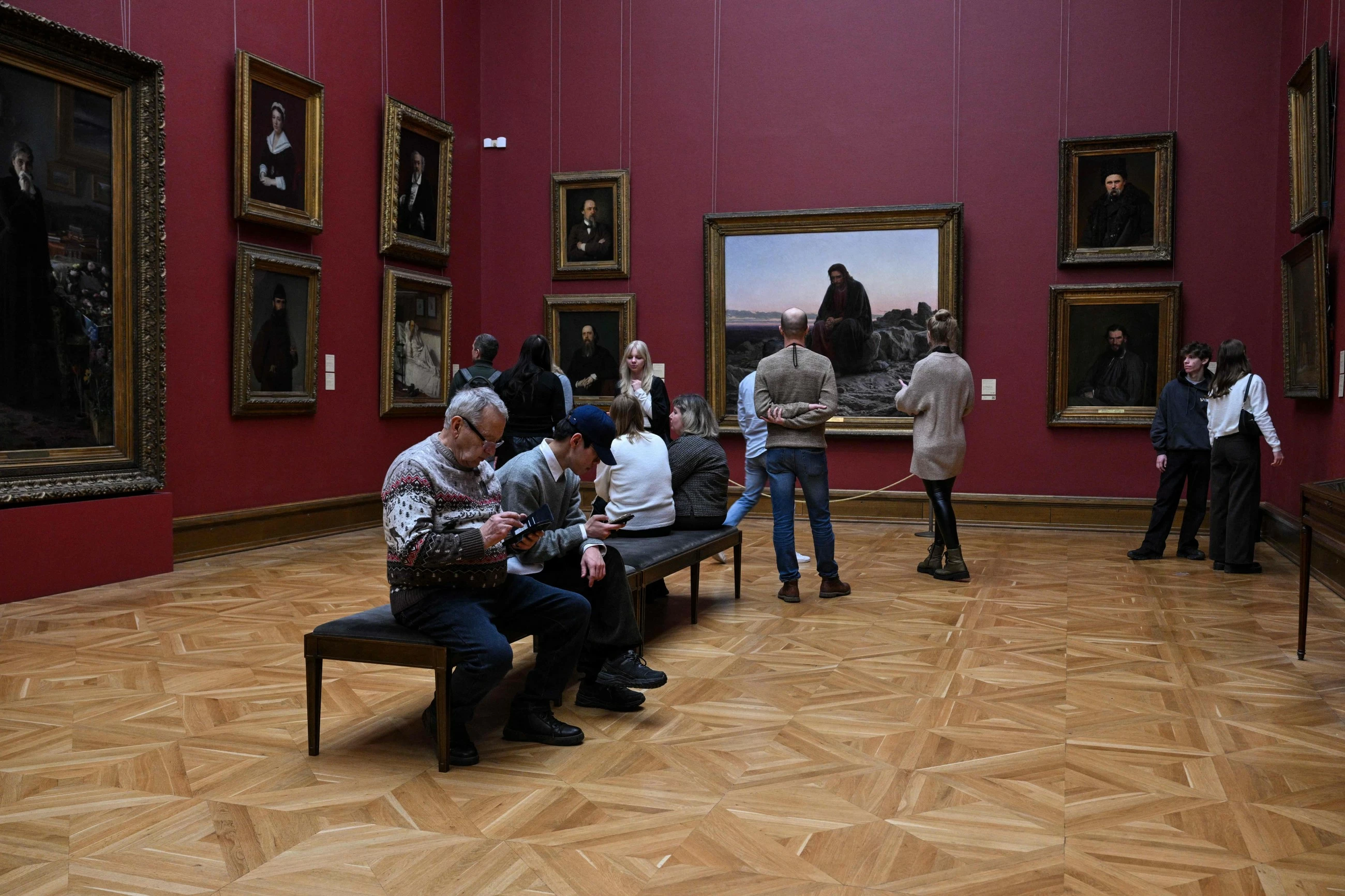 Muscovites turn to culture and art to detach from the reality of war