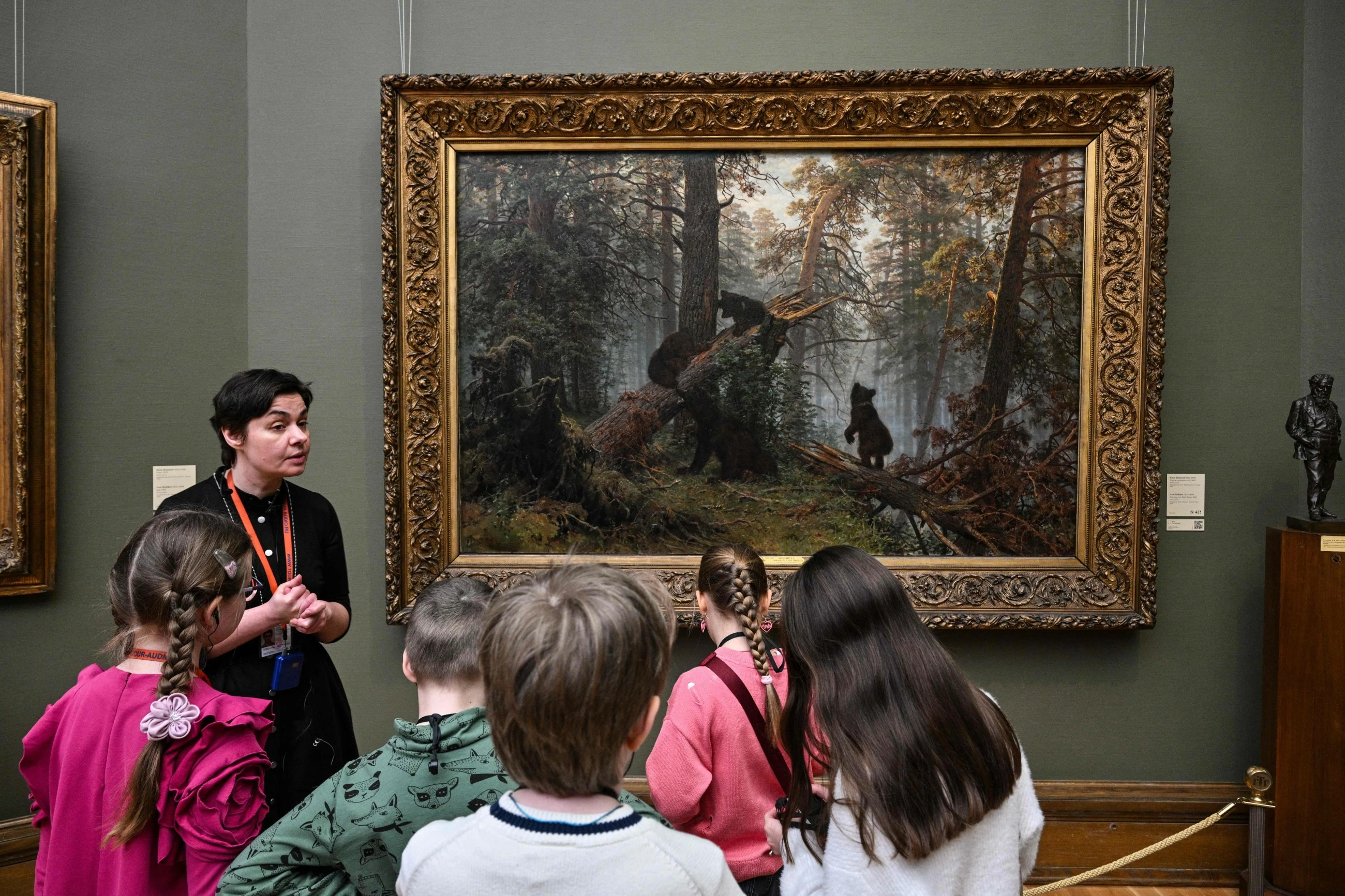 Muscovites turn to culture and art to detach from the reality of war