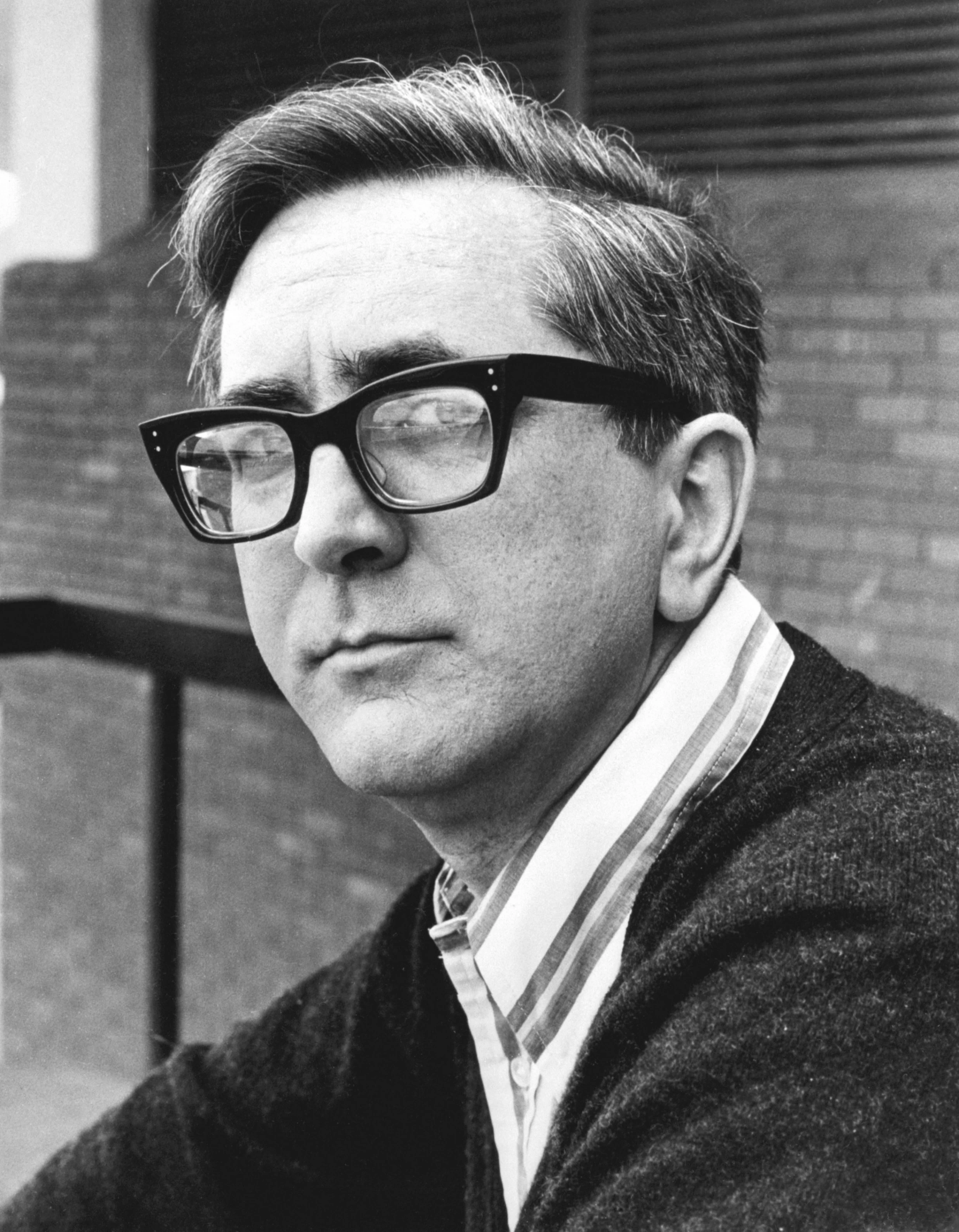 Len Deighton, author of bestselling spy thrillers, dies at 97