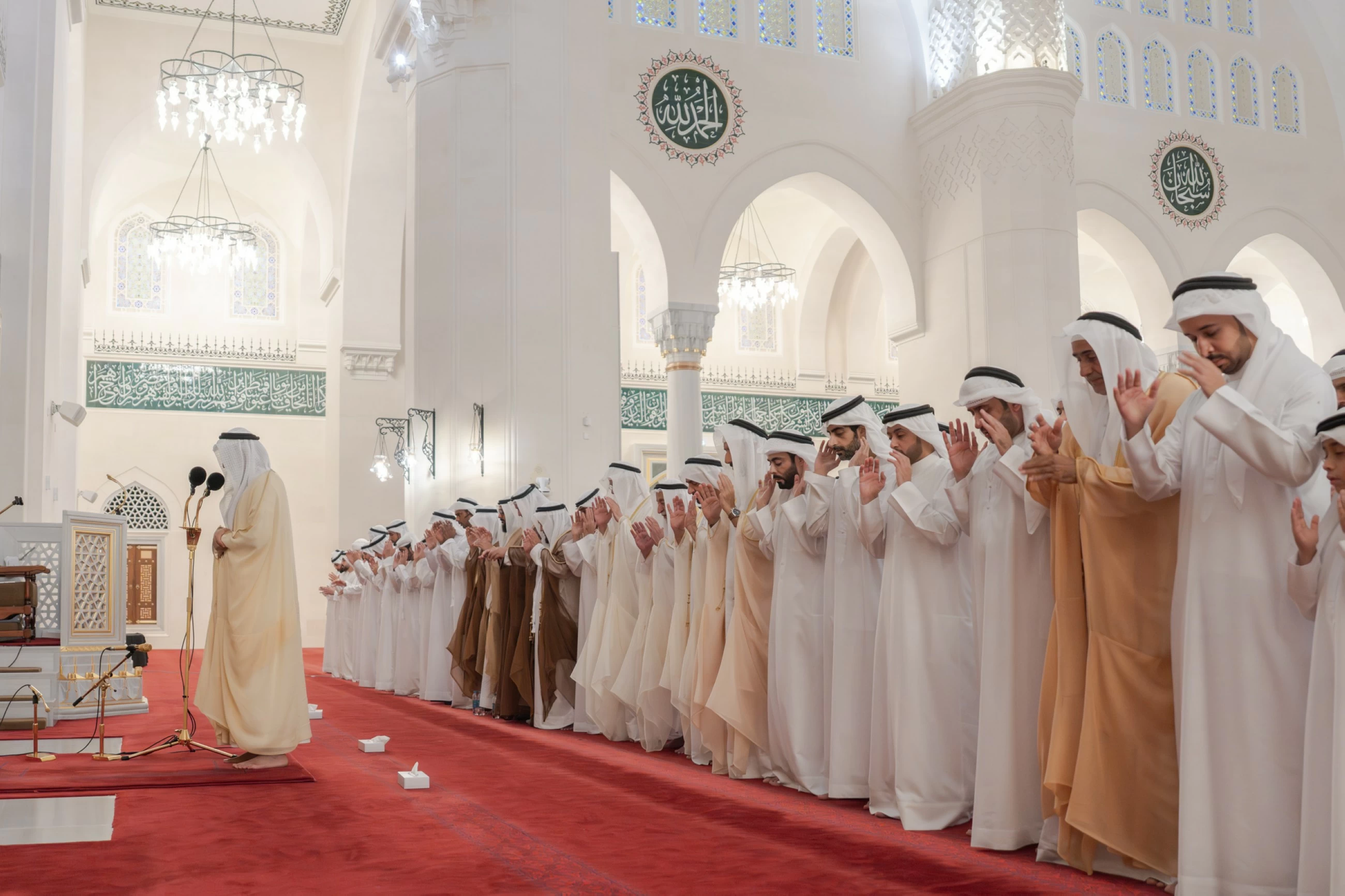 Sheikh Sultan performs Eid Al Fitr prayer at Sharjah Mosque