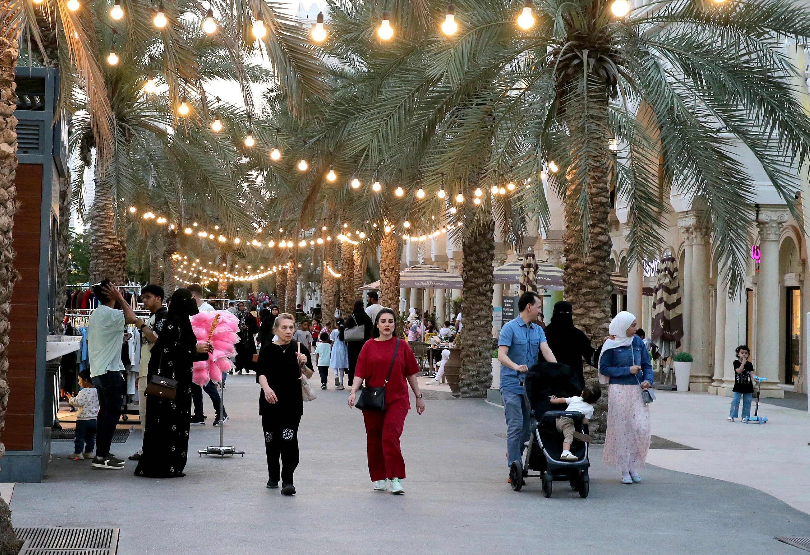 Sharjah's Al Qasba continues to attract huge crowds on 3rd day of Eid Al Fitr
