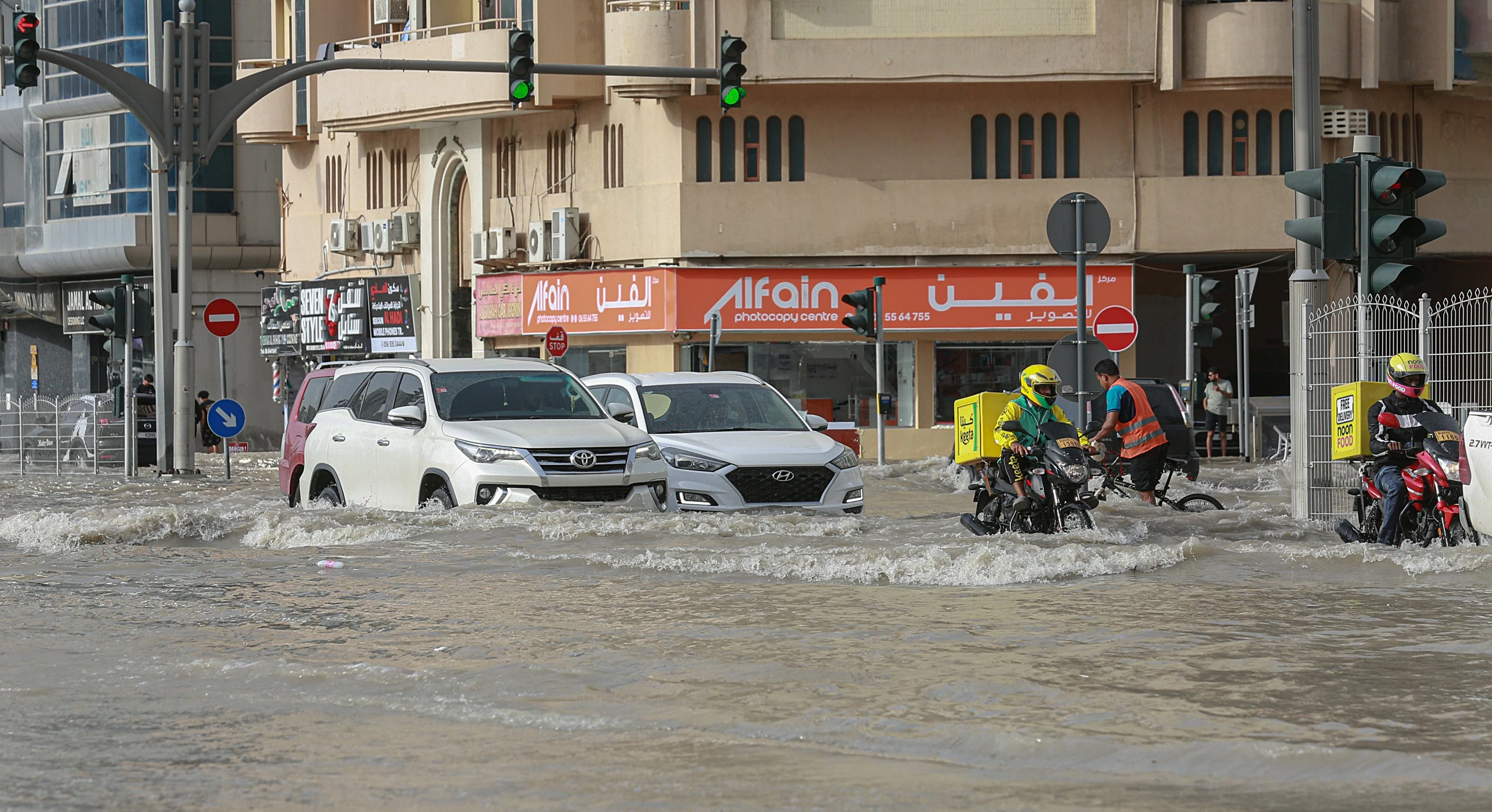 Sharjah authority raises electrical safety awareness during rain with text messages