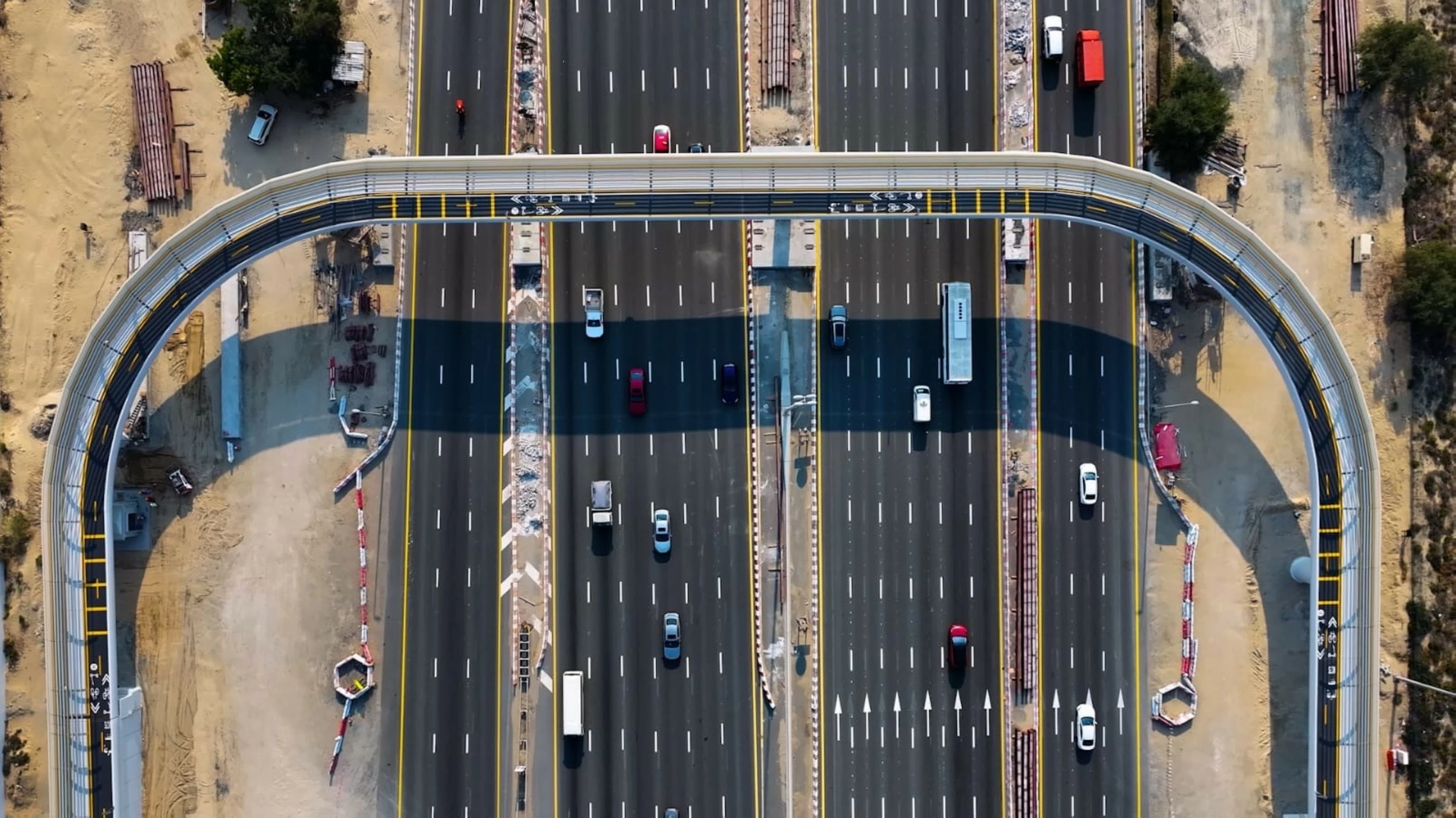 VIDEO: RTA completes 13 cycling tracks across Dubai as a series of pedestrian bridges under construction