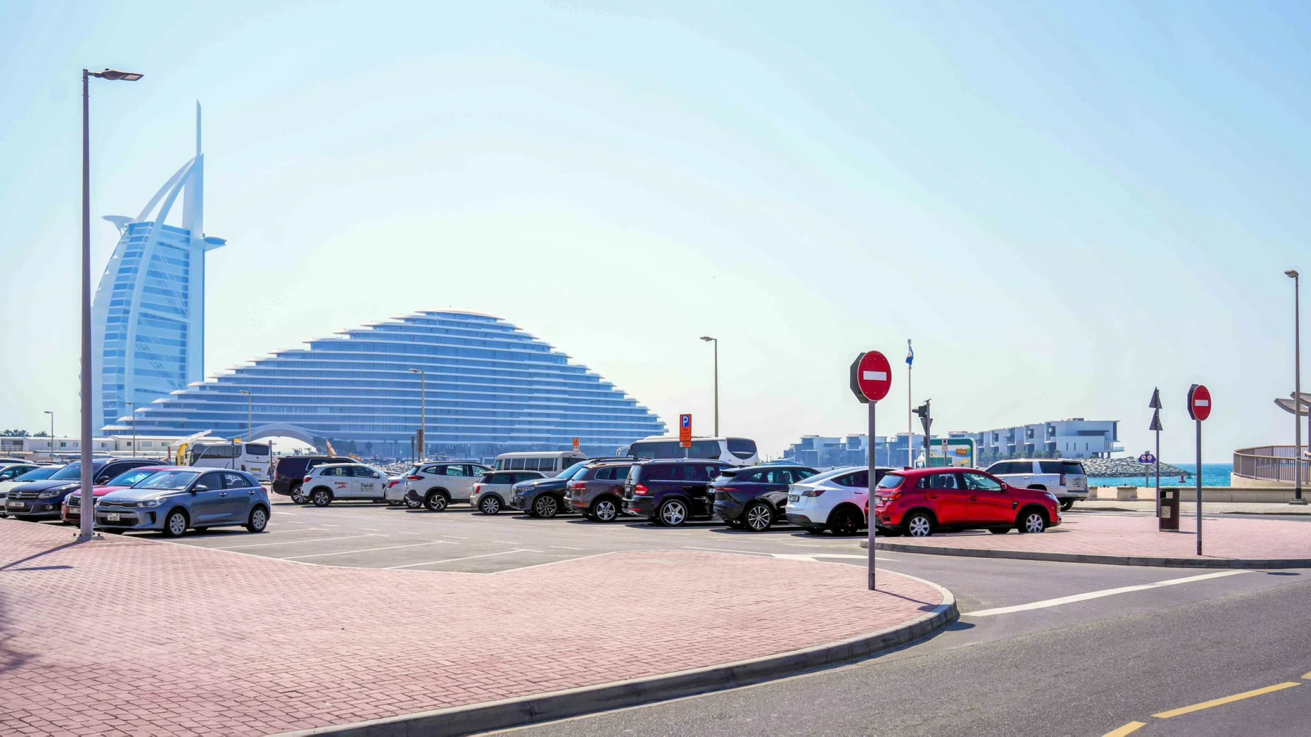 RTA begins maintenance works for sidewalks covering 90,000 square metres in Dubai