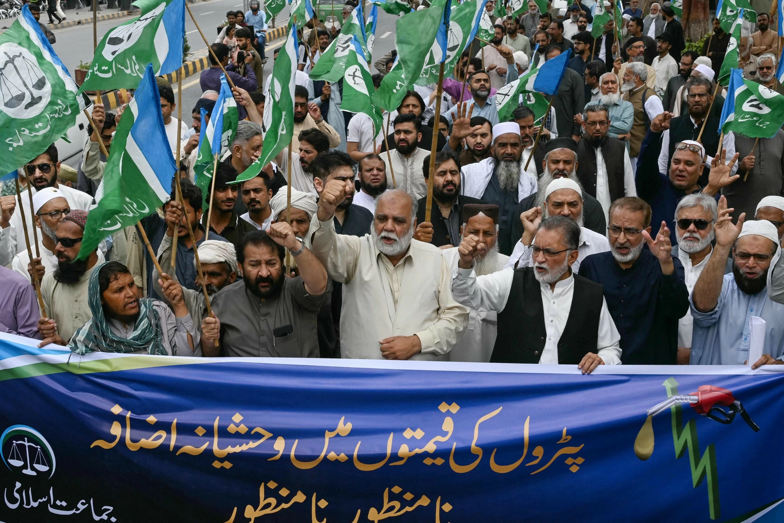 Pakistan announces free public transport as energy crisis bites