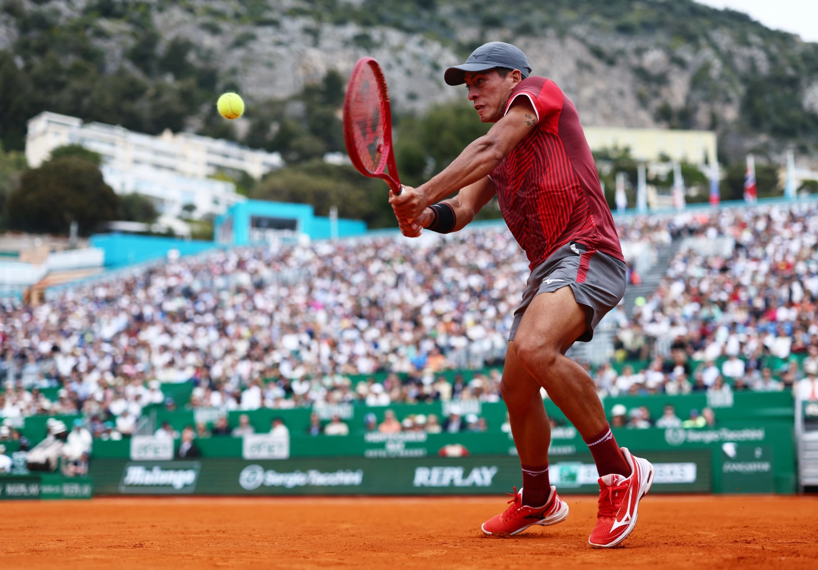 Wawrinka falls in first round on Monte Carlo farewell