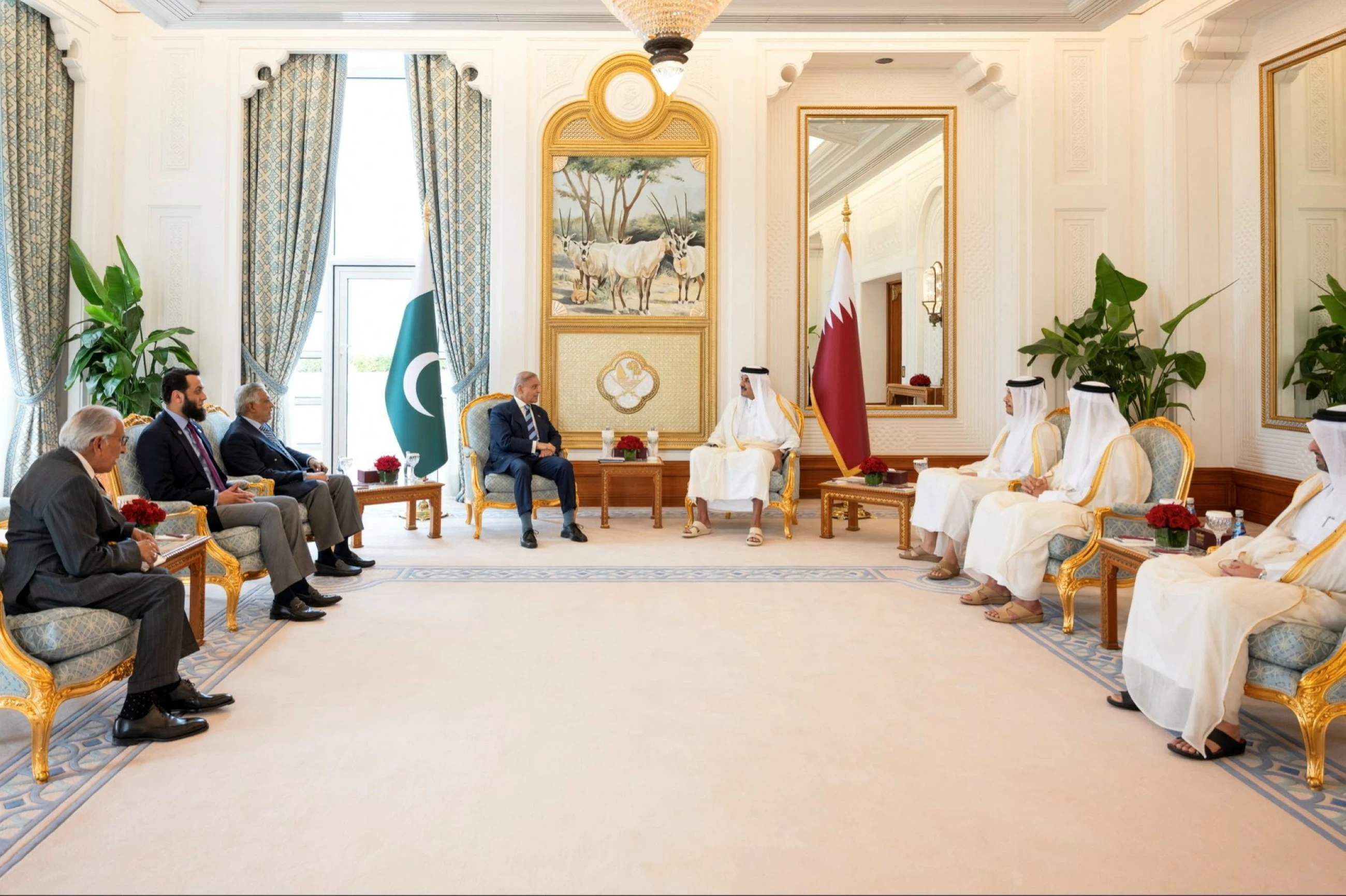 Pakistan PM, Qatar emir discuss regional issues amid US-Iran talks push