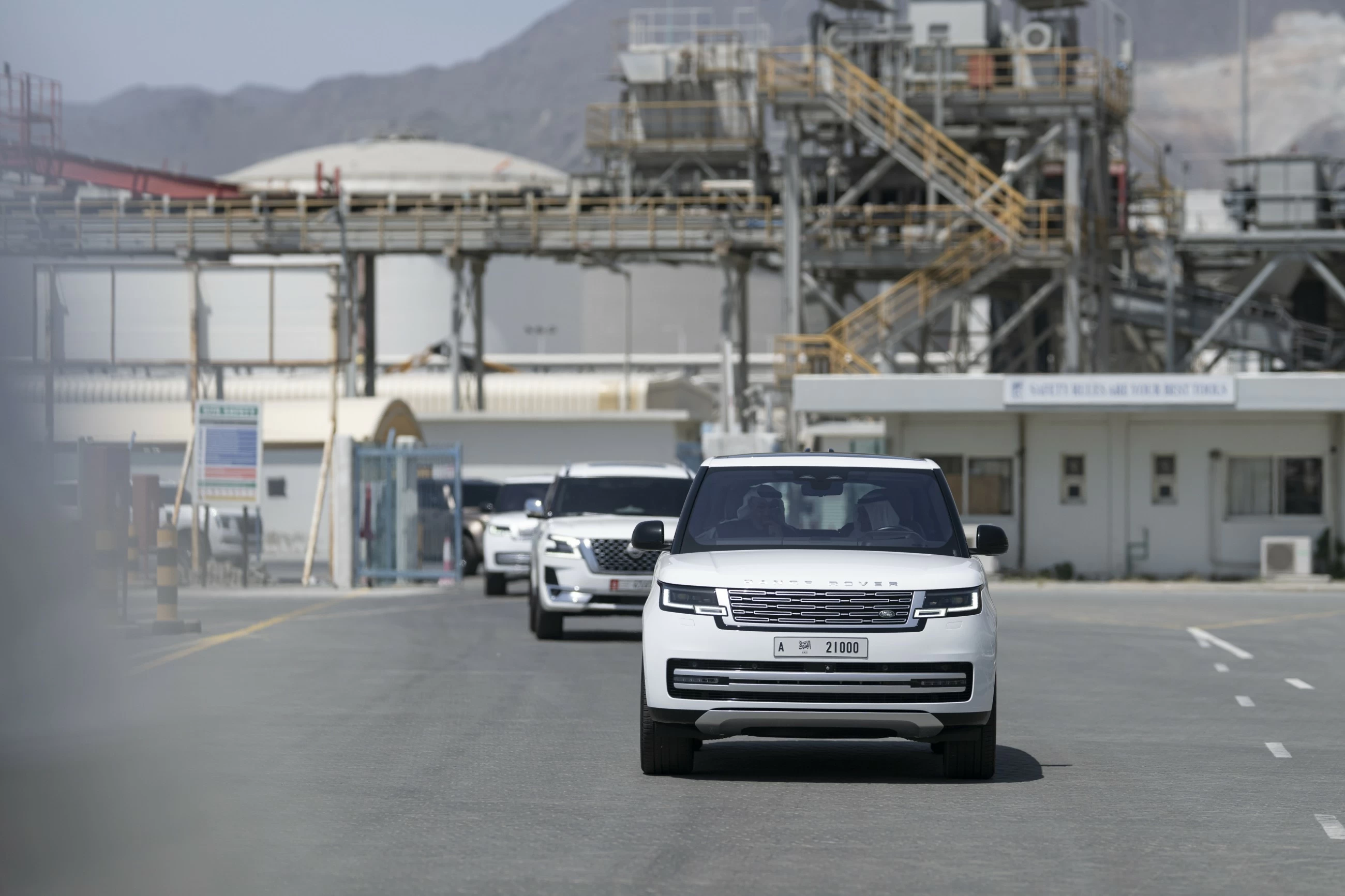 Sheikh Mohamed meets Sheikh Hamad and conducts inspection of Fujairah Port