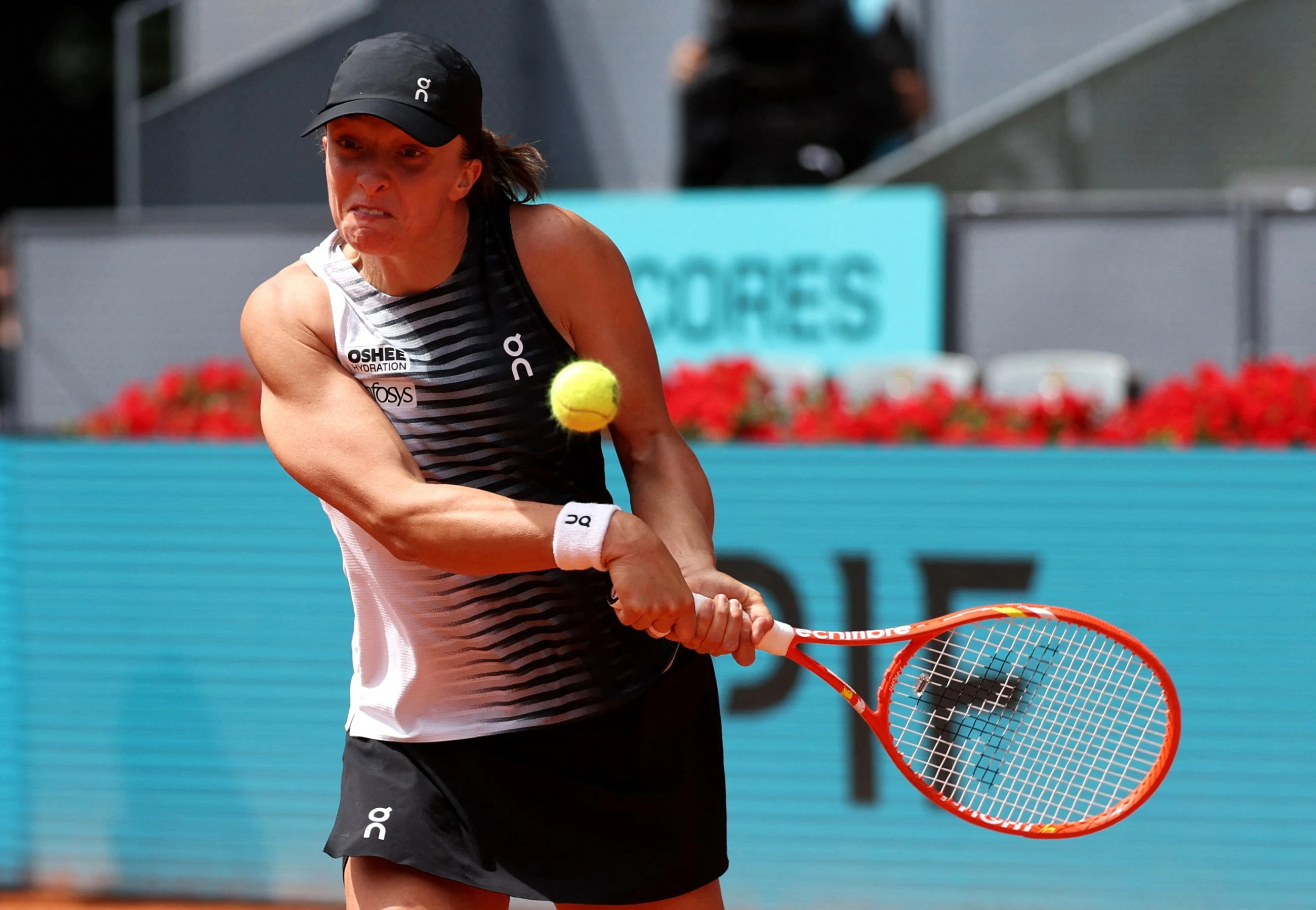 Ailing Swiatek retires in Madrid Open 3rd round, Fernandez wins