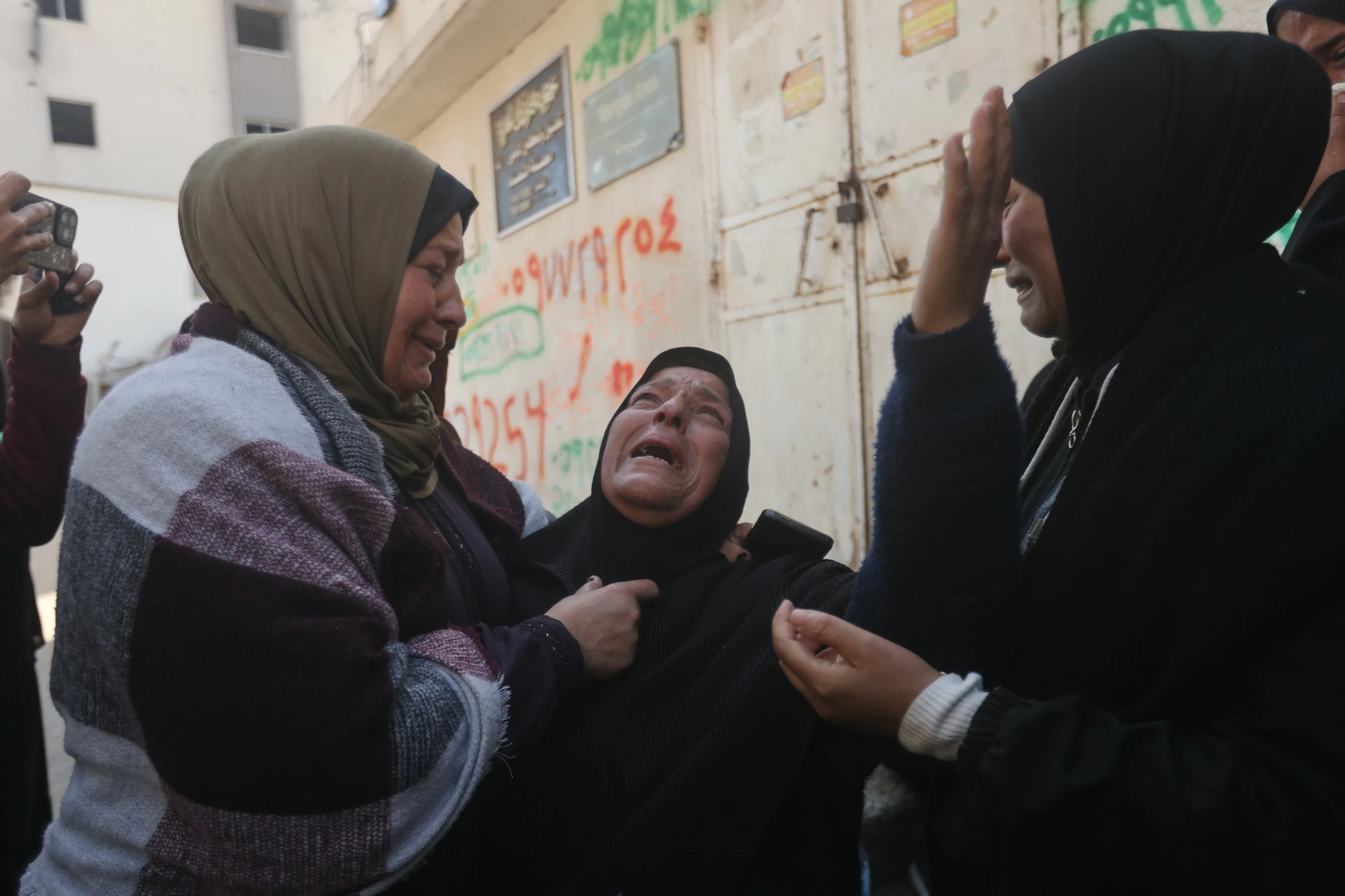 Israeli attacks kill 4 Palestinians in Gaza