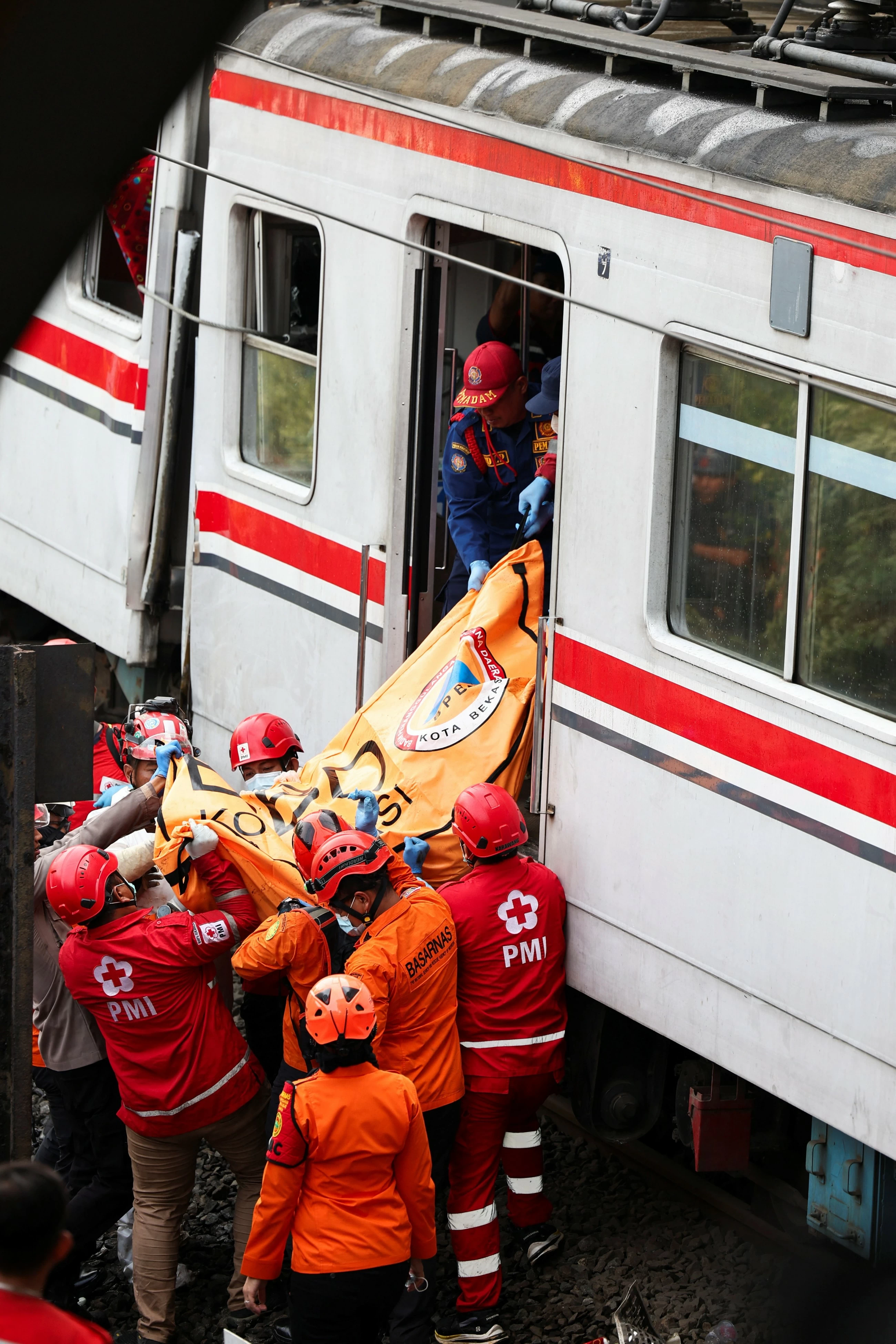 Train collision kills 15, injures dozens near Jakarta